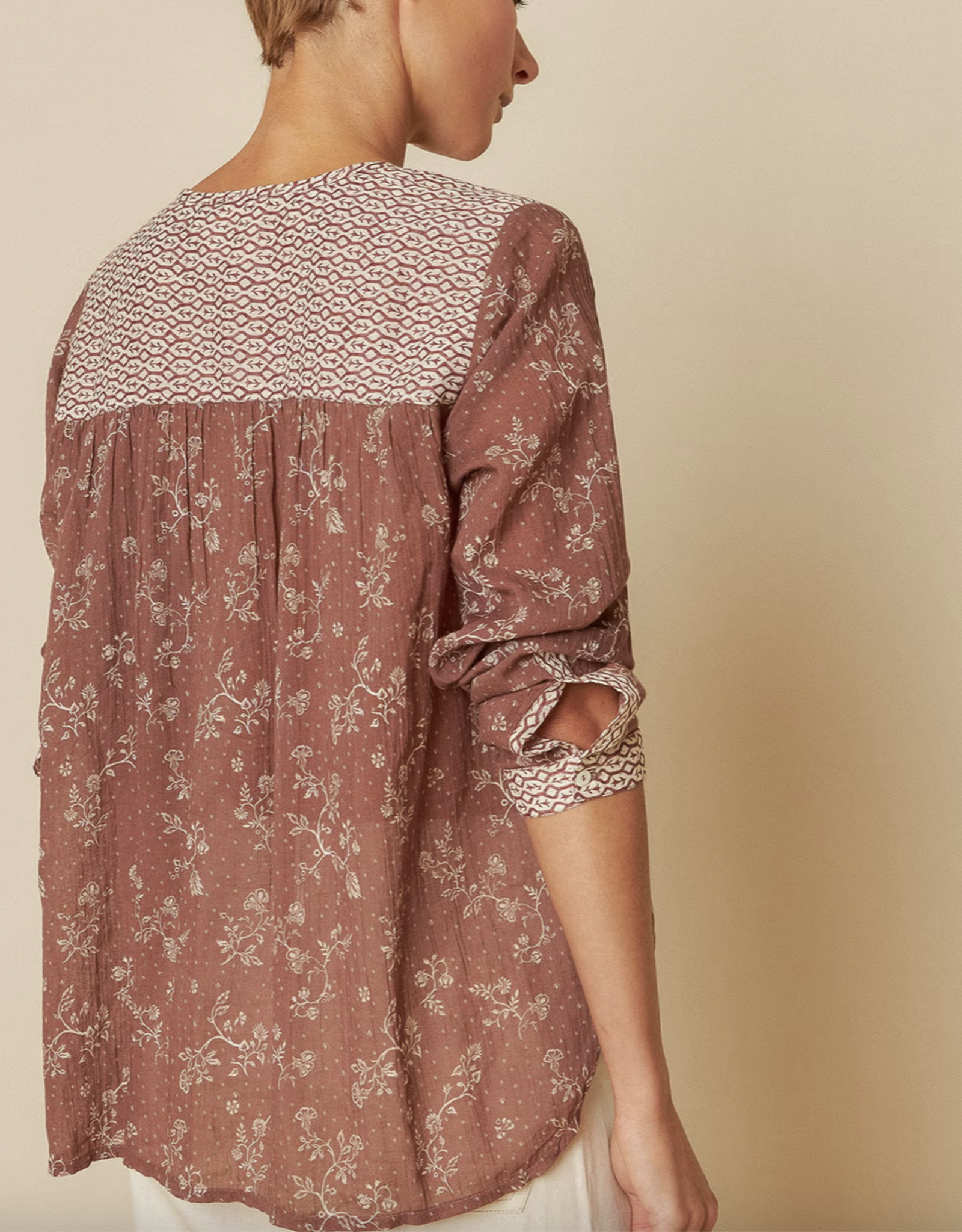 Indi & Cold Indi & Cold- VV25bk170 blouse  SS25