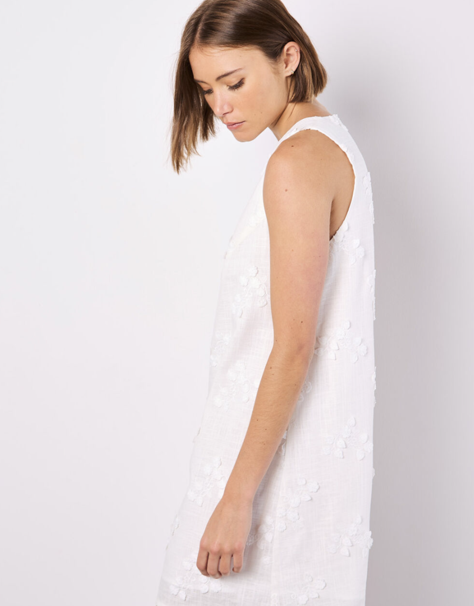 Apricot Apricot-953468 Floral Embroidered Shift Dress SS25
