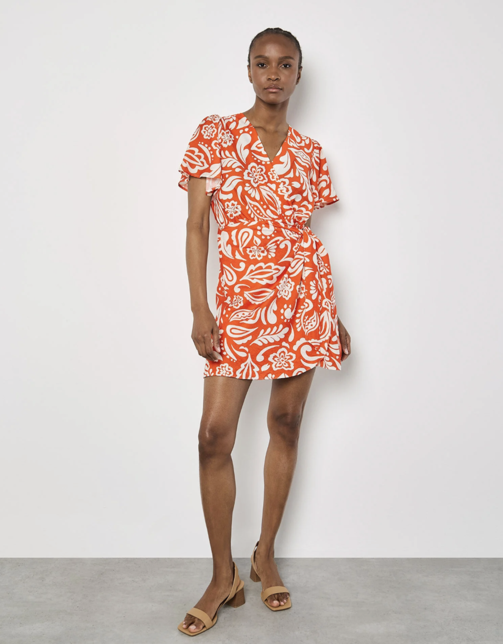 Apricot Apricot- 962088 Bold paisley print wrap Robe SS25