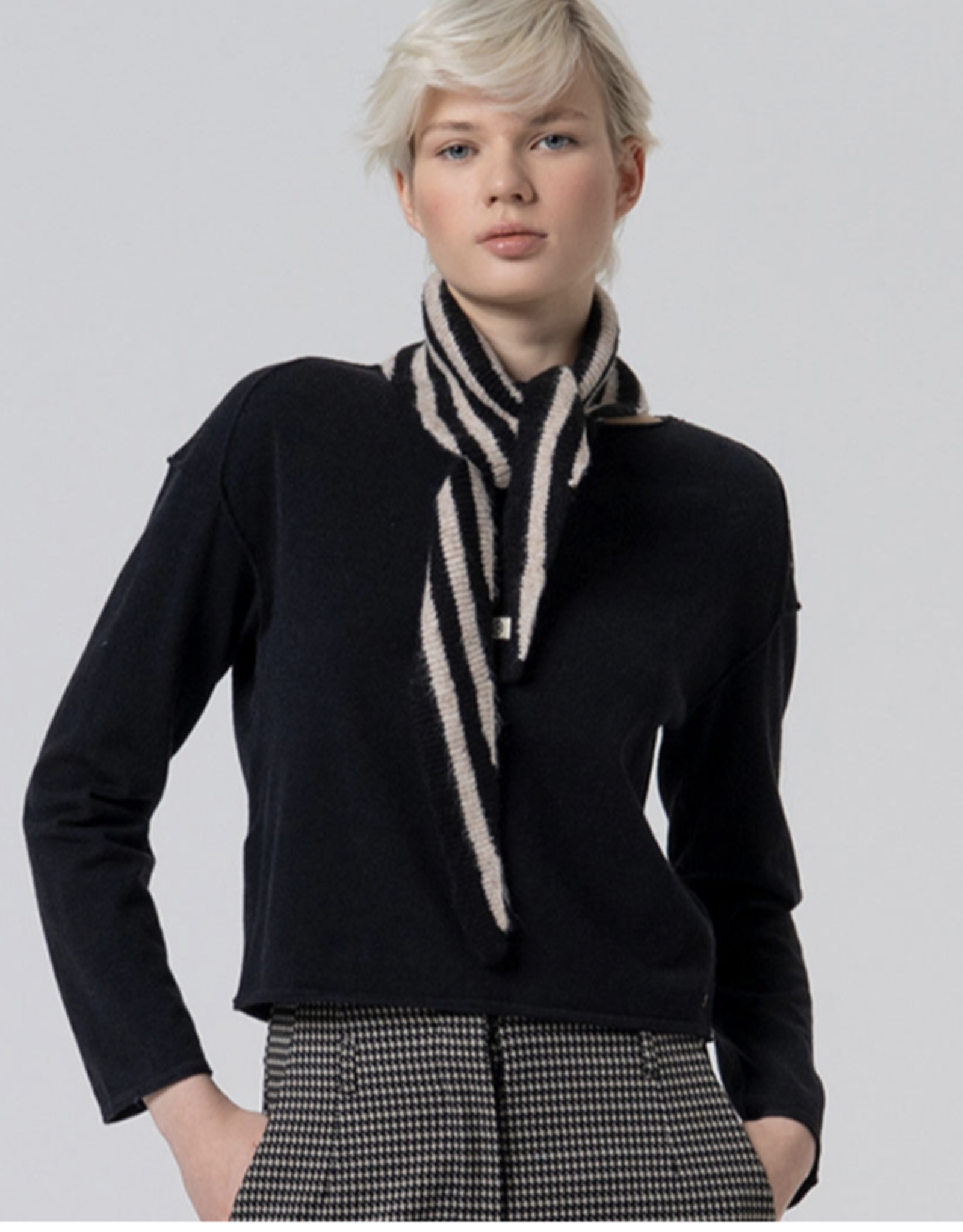 Surkana Surkana - 35 Bucu 731 scarf FW25