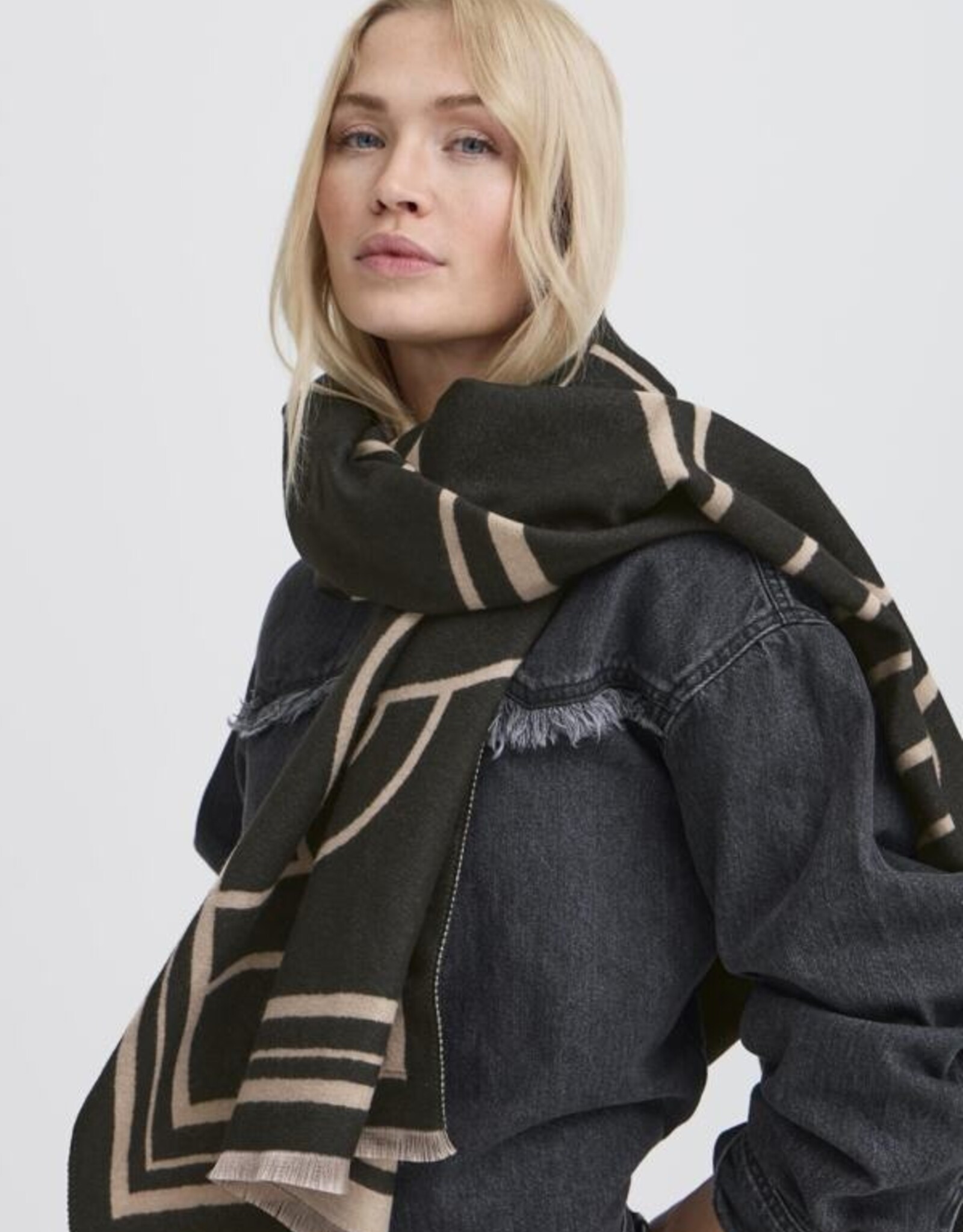 b.young- Byvibi logo scarf FW25