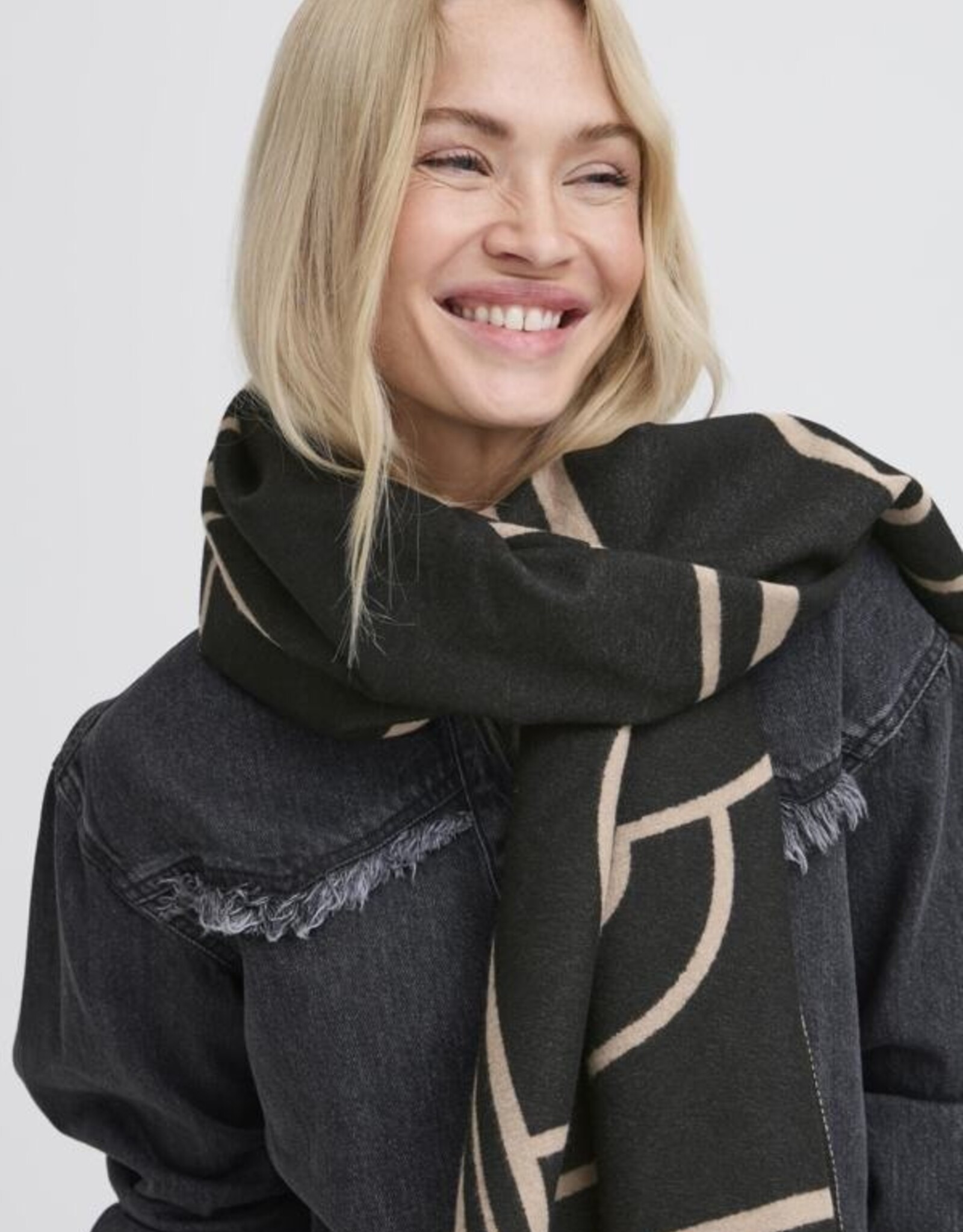 b.young- Byvibi logo Foulard FW25