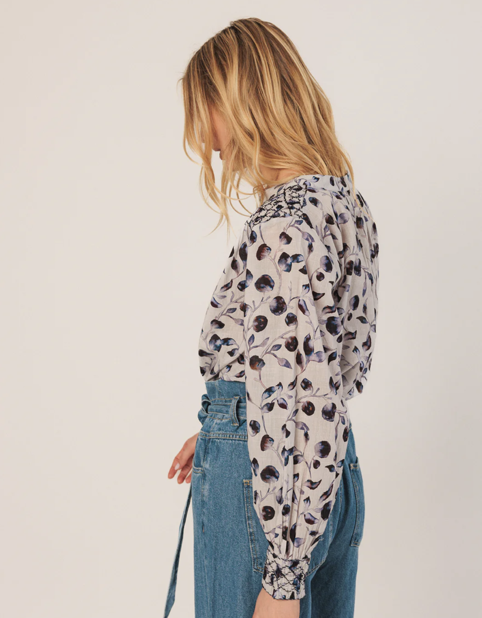 Indi & Cold Indi & Cold - VI25BK162 Smock Detail Blouse FW25