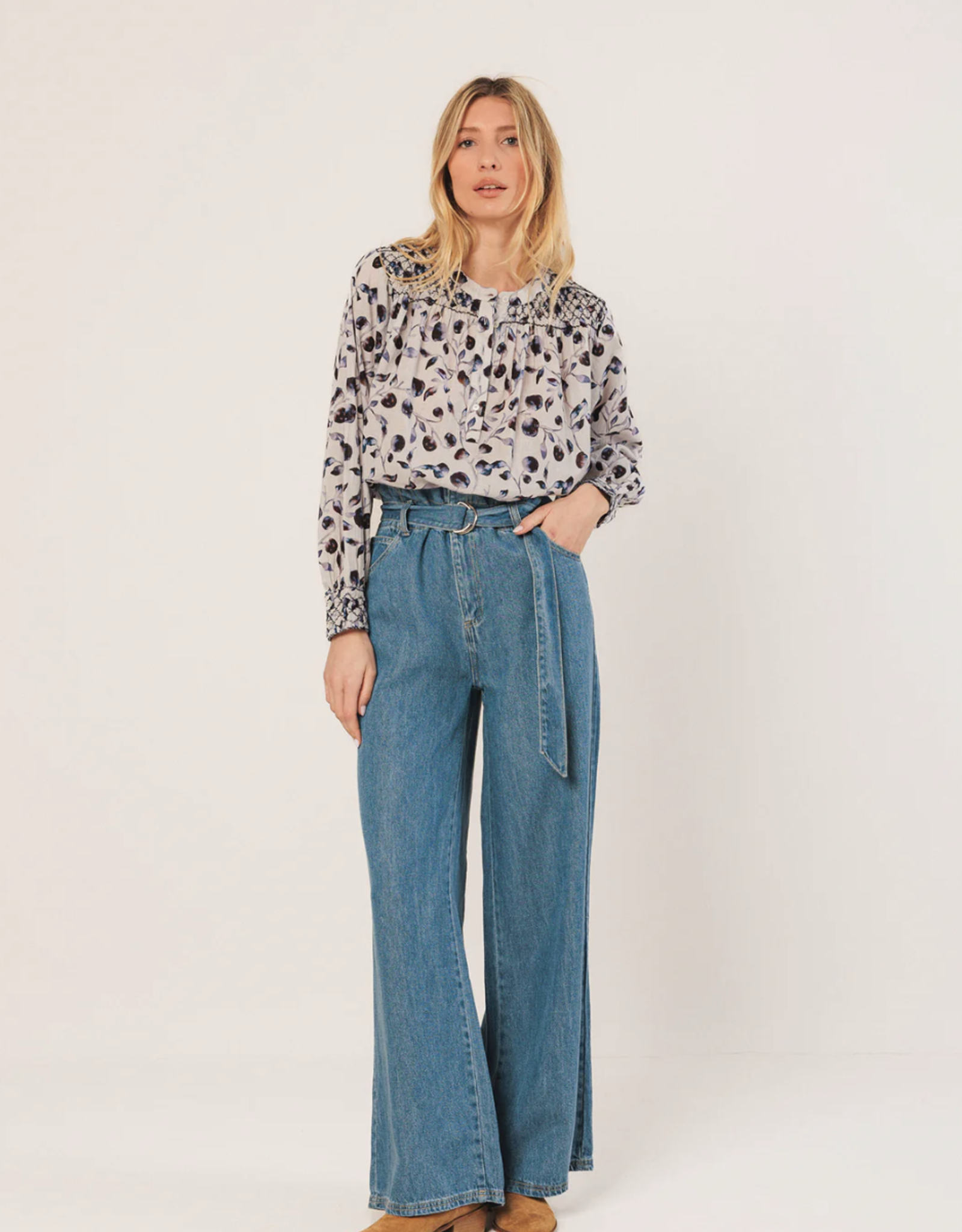 Indi & Cold Indi & Cold - VI25BK162 Smock Detail Blouse FW25