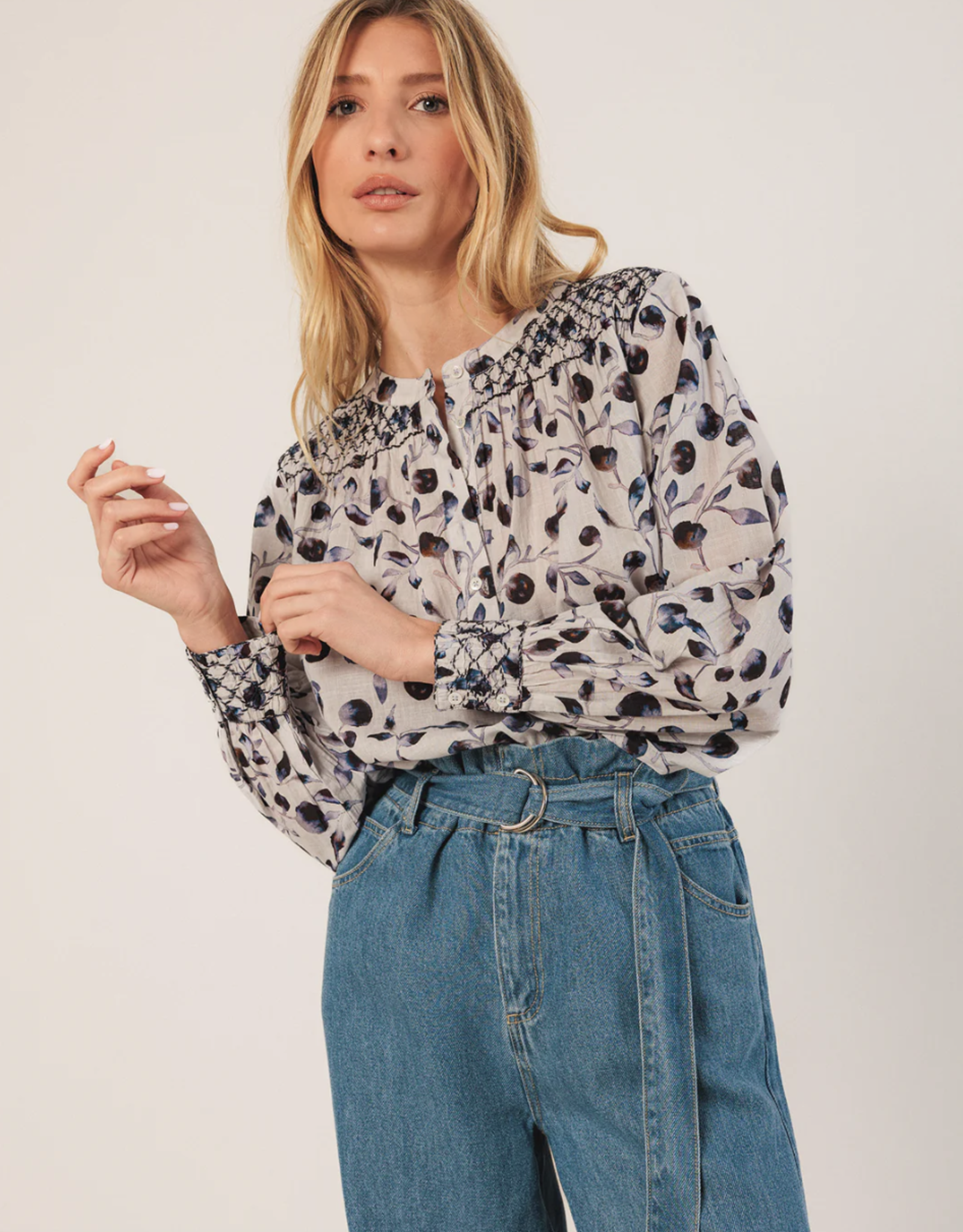 Indi & Cold Indi & Cold - VI25BK162 Smock Detail Blouse FW25