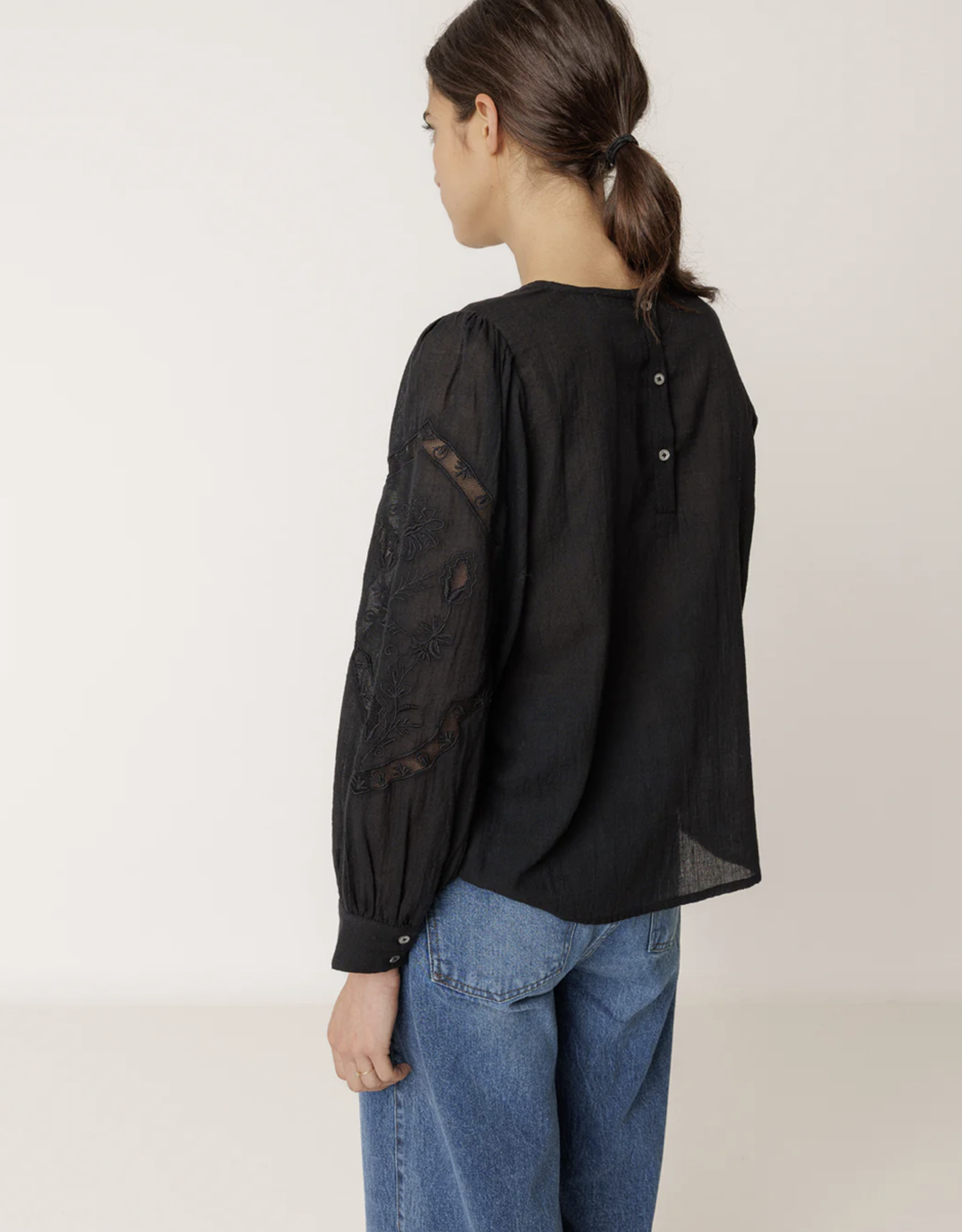 Indi & Cold Indi & Cold - VI25KI222 Romantic Embroidered Blouse FW25