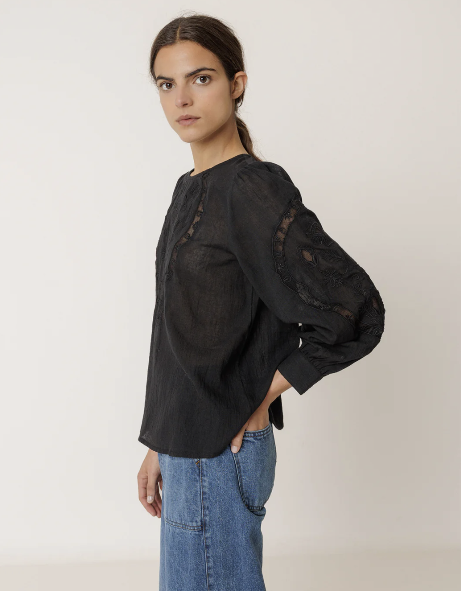 Indi & Cold Indi & Cold - VI25KI222 Romantic Embroidered Blouse FW25