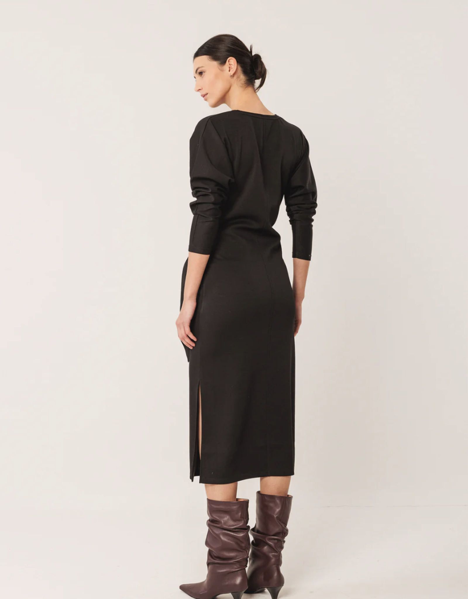 Indi & Cold Indi & Cold - VI25NM362 Knotted Knit Robe FW25