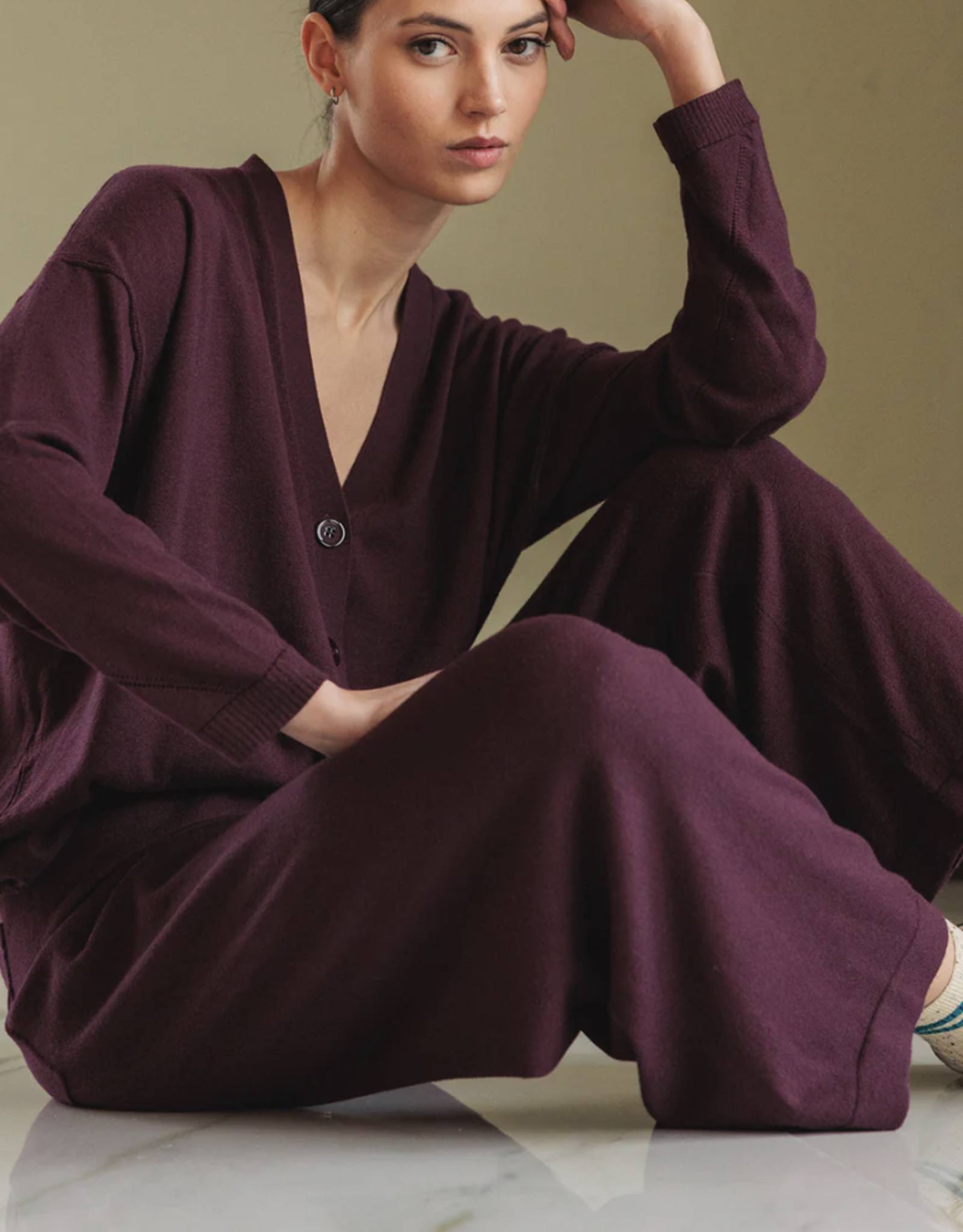 Indi & Cold Indi & Cold - VI25RD480  V-Neck Cardigan FW25