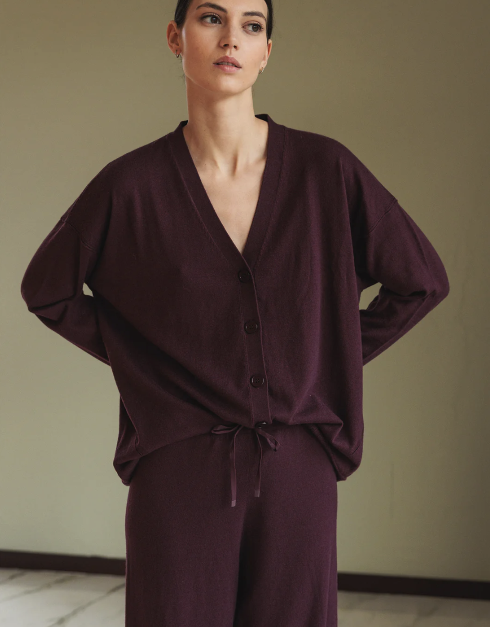 Indi & Cold Indi & Cold - VI25RD480  V-Neck Cardigan FW25