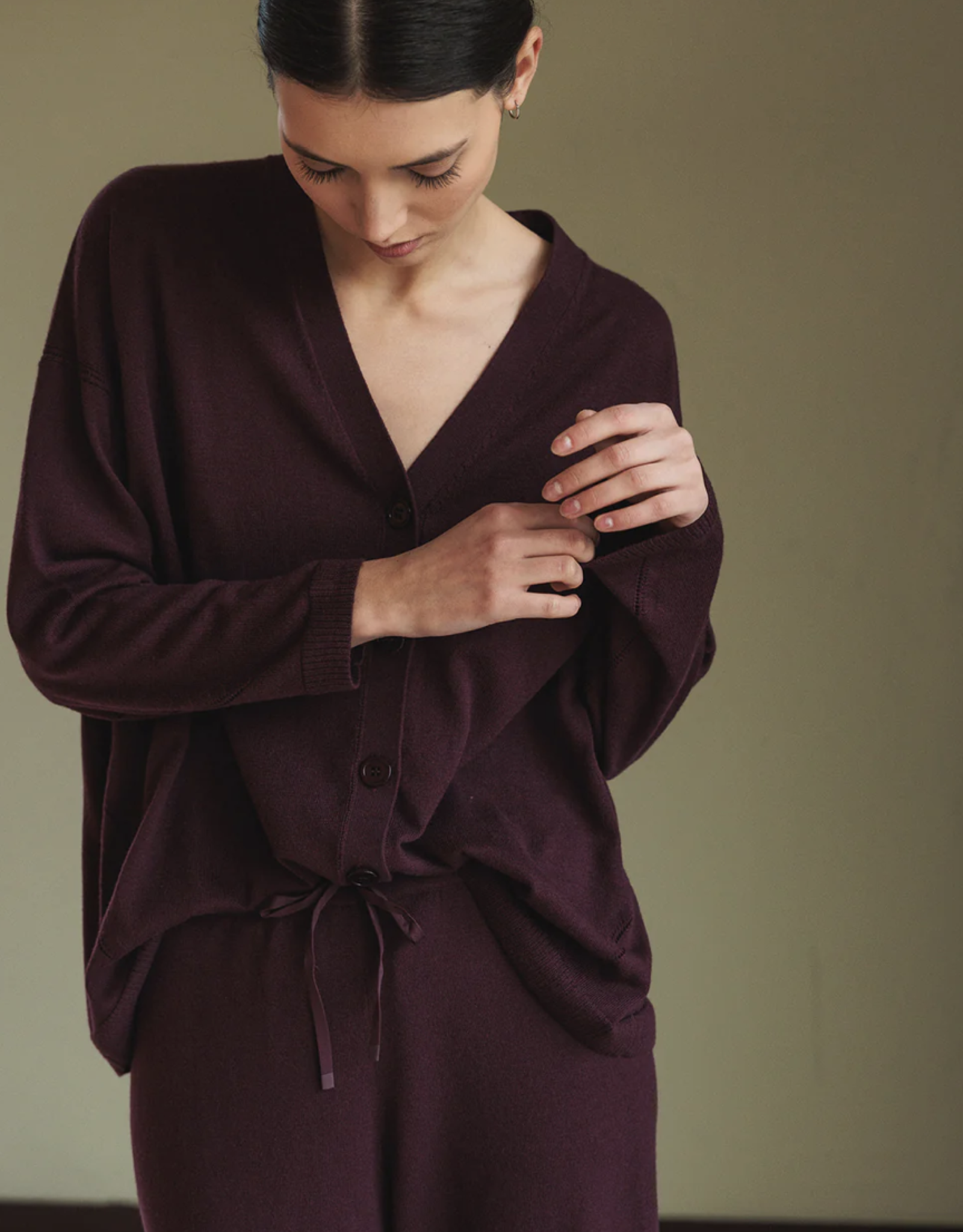 Indi & Cold Indi & Cold - VI25RD480  V-Neck Cardigan FW25