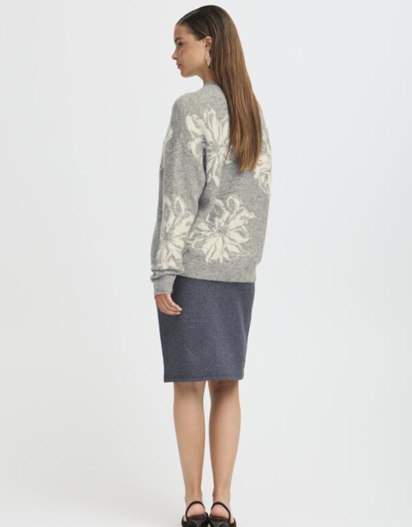 b. young B.Young- Byomea  Flower pullover FW25
