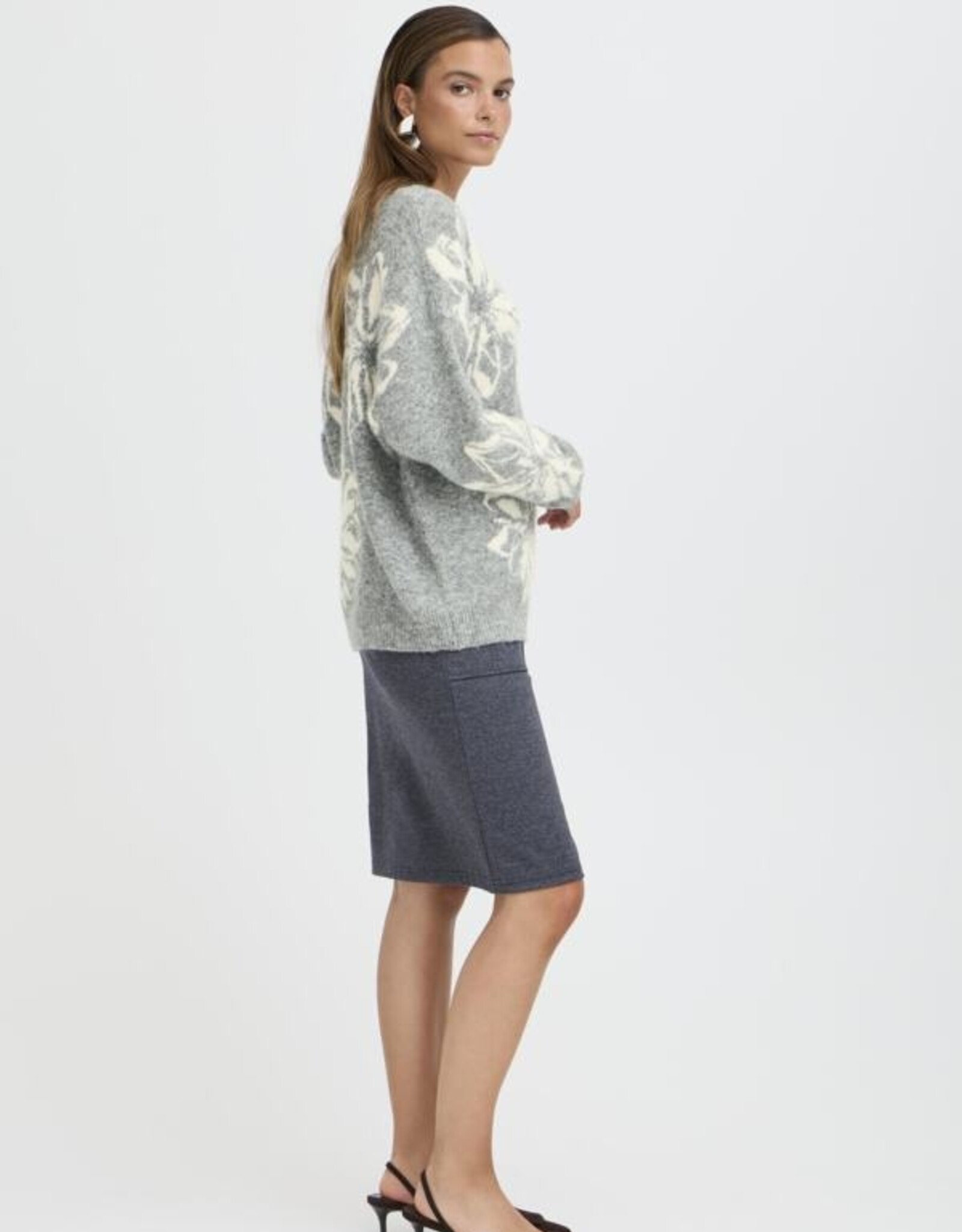 b. young B.Young- Byomea  Flower pullover FW25