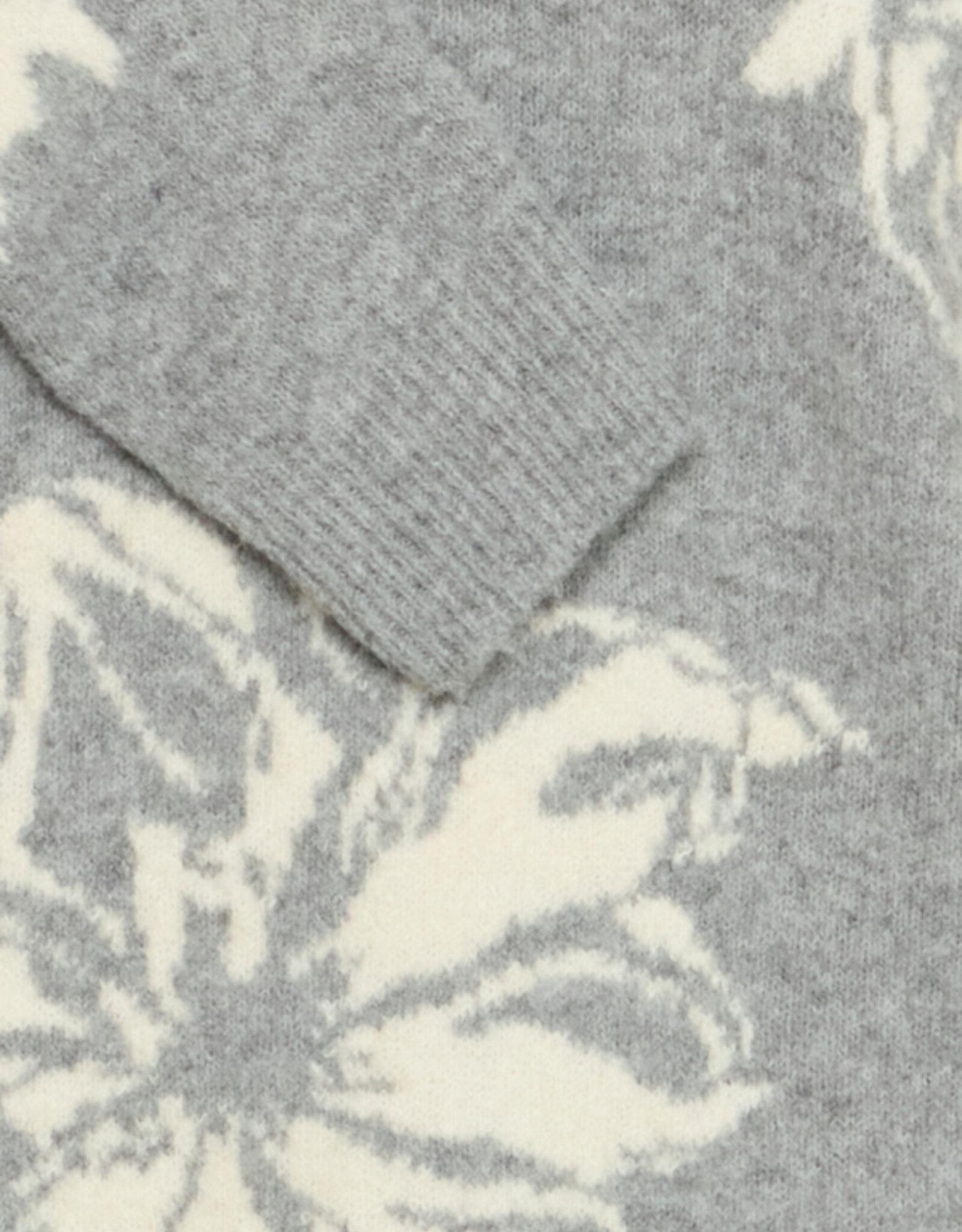 b. young B.Young- Byomea  Flower pullover FW25