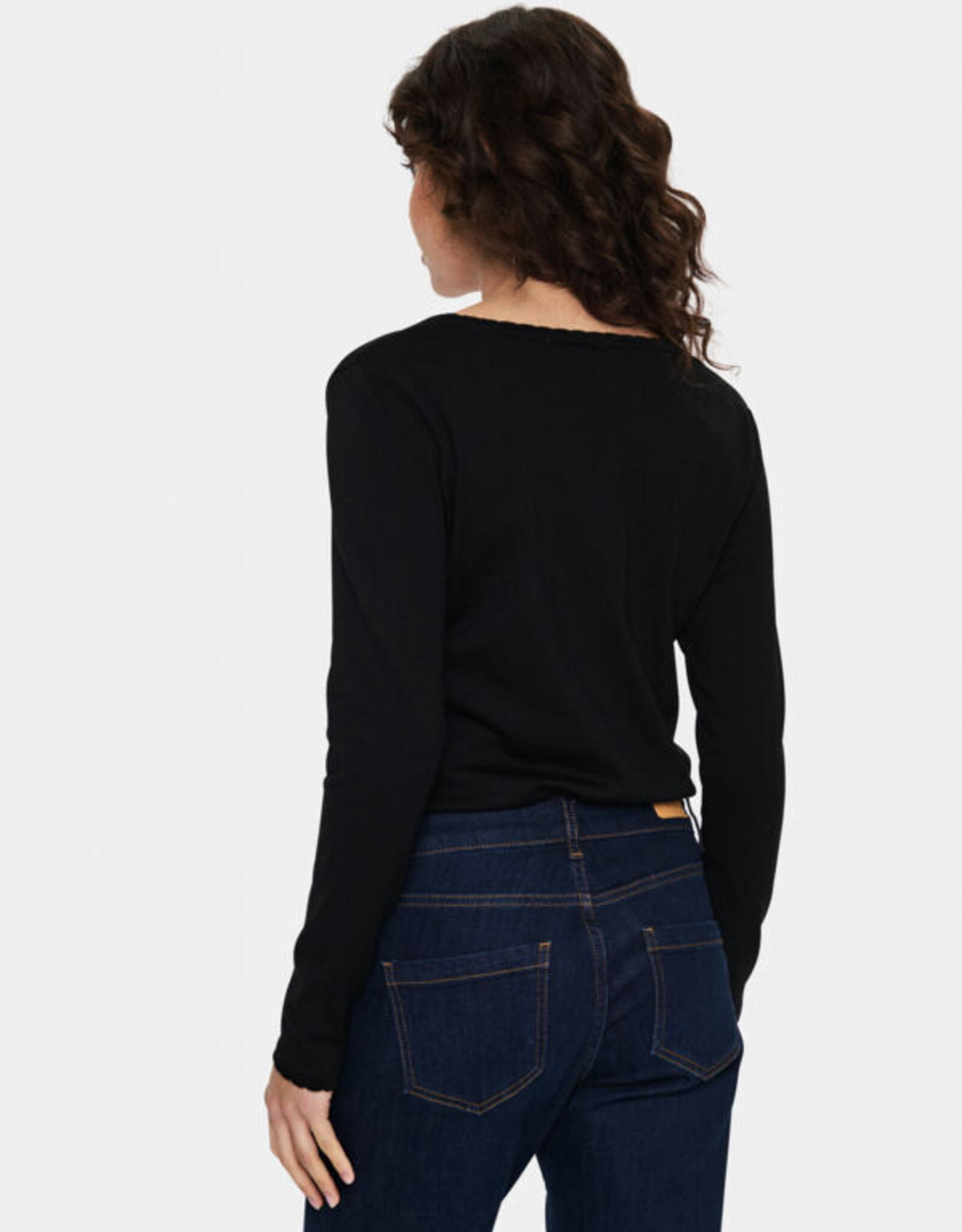 Saint-Tropez Saint Tropez - MilaSZ Long Sleeve V-Neck Chandail FW25