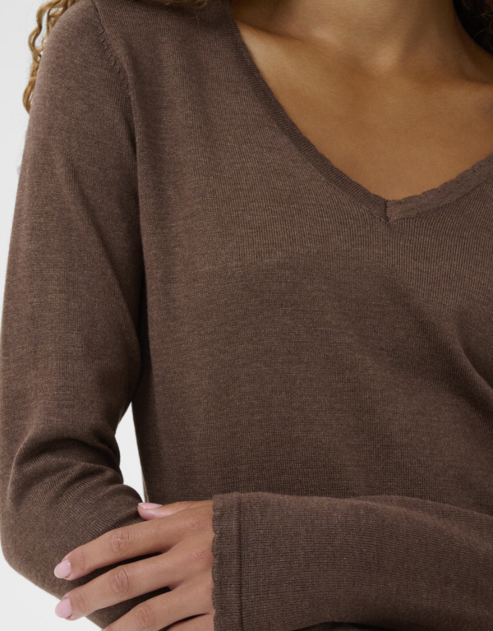 Saint-Tropez Saint Tropez - MilaSZ Long Sleeve V-Neck Chandail FW25