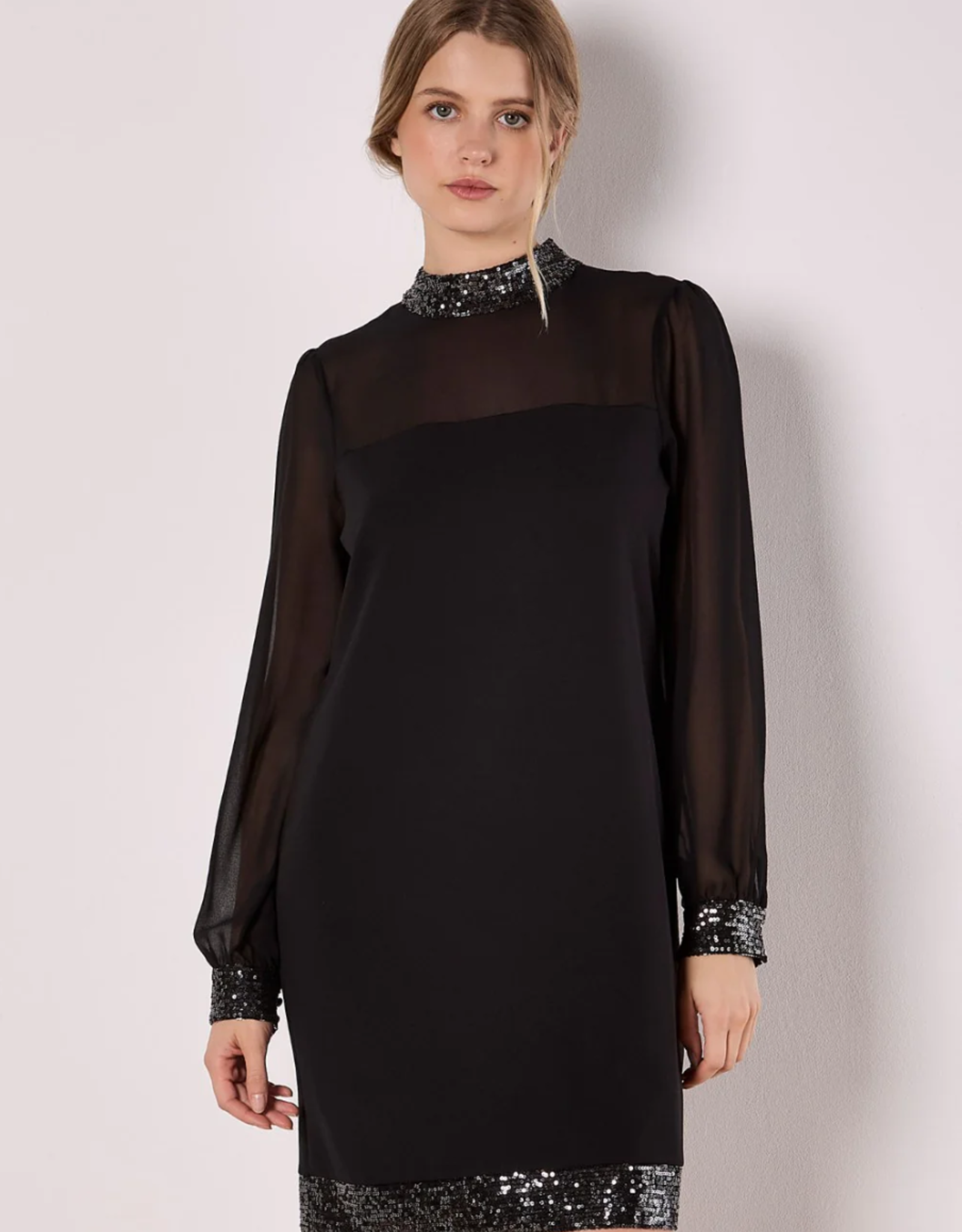 Apricot Apricot -  Robe détails Paillettes cou manches longues FW25