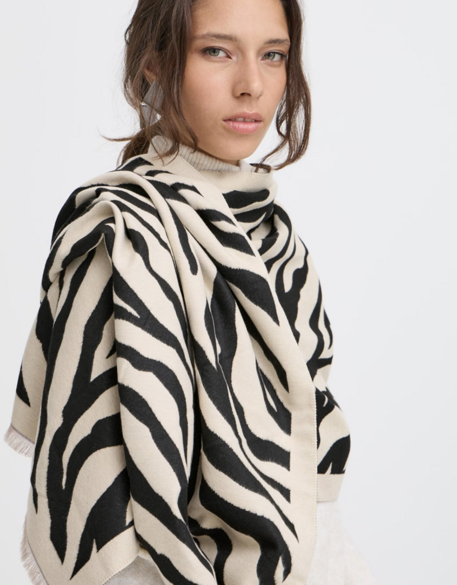 b. young b. young- Byvibra Scarf FW25