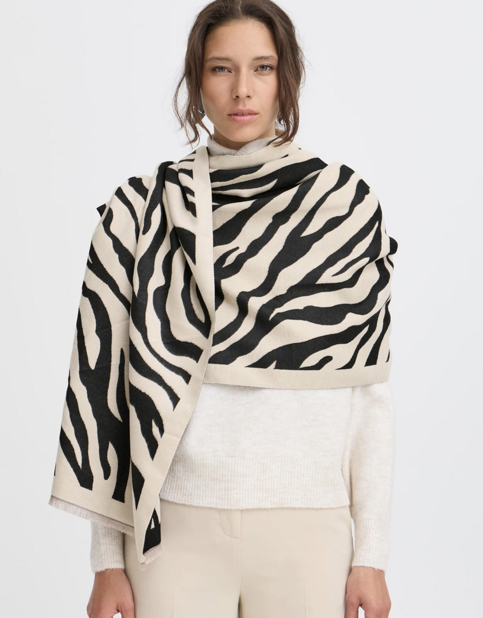 b. young b. young- Byvibra Scarf FW25