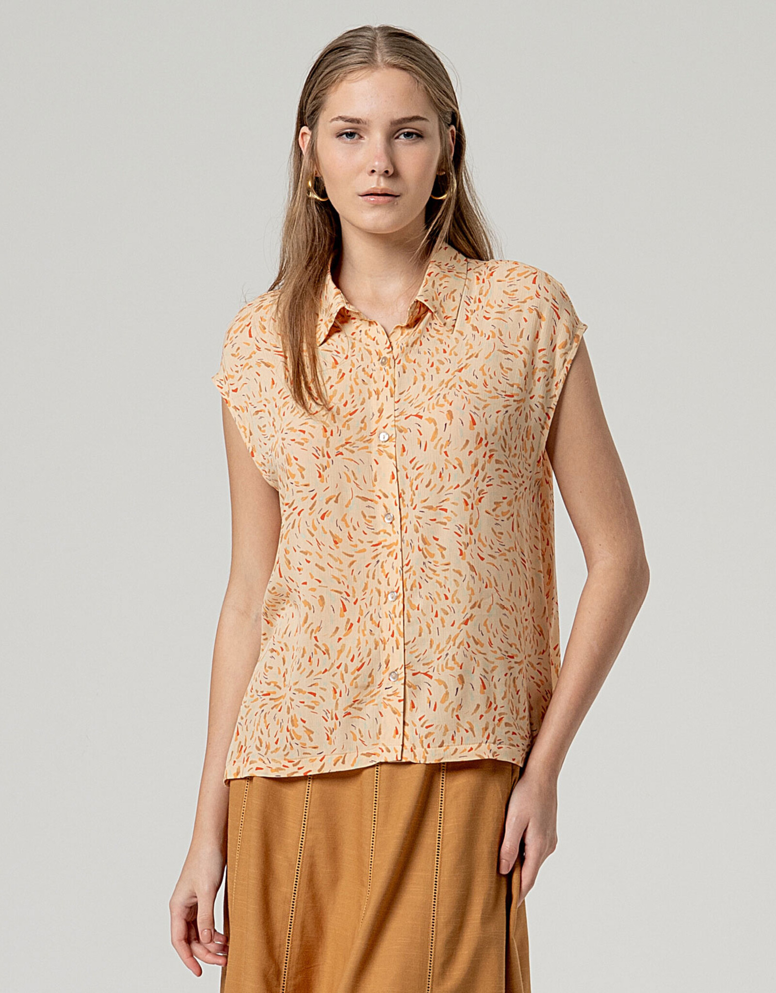 Surkana Surkana - 526KILA12 chemise sans manches SS26