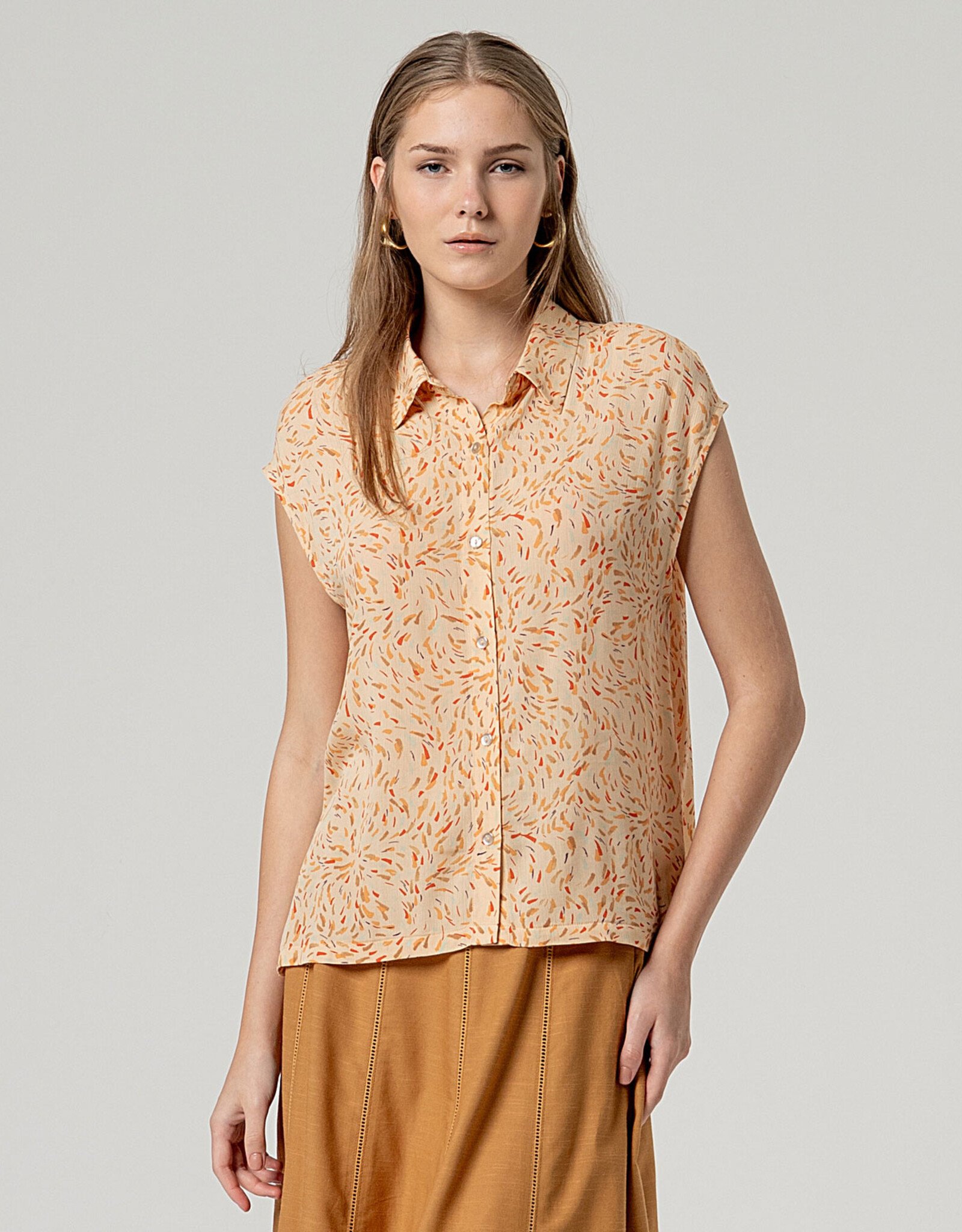 Surkana Surkana - 526KILA124 Sleeveless Shirt SS26