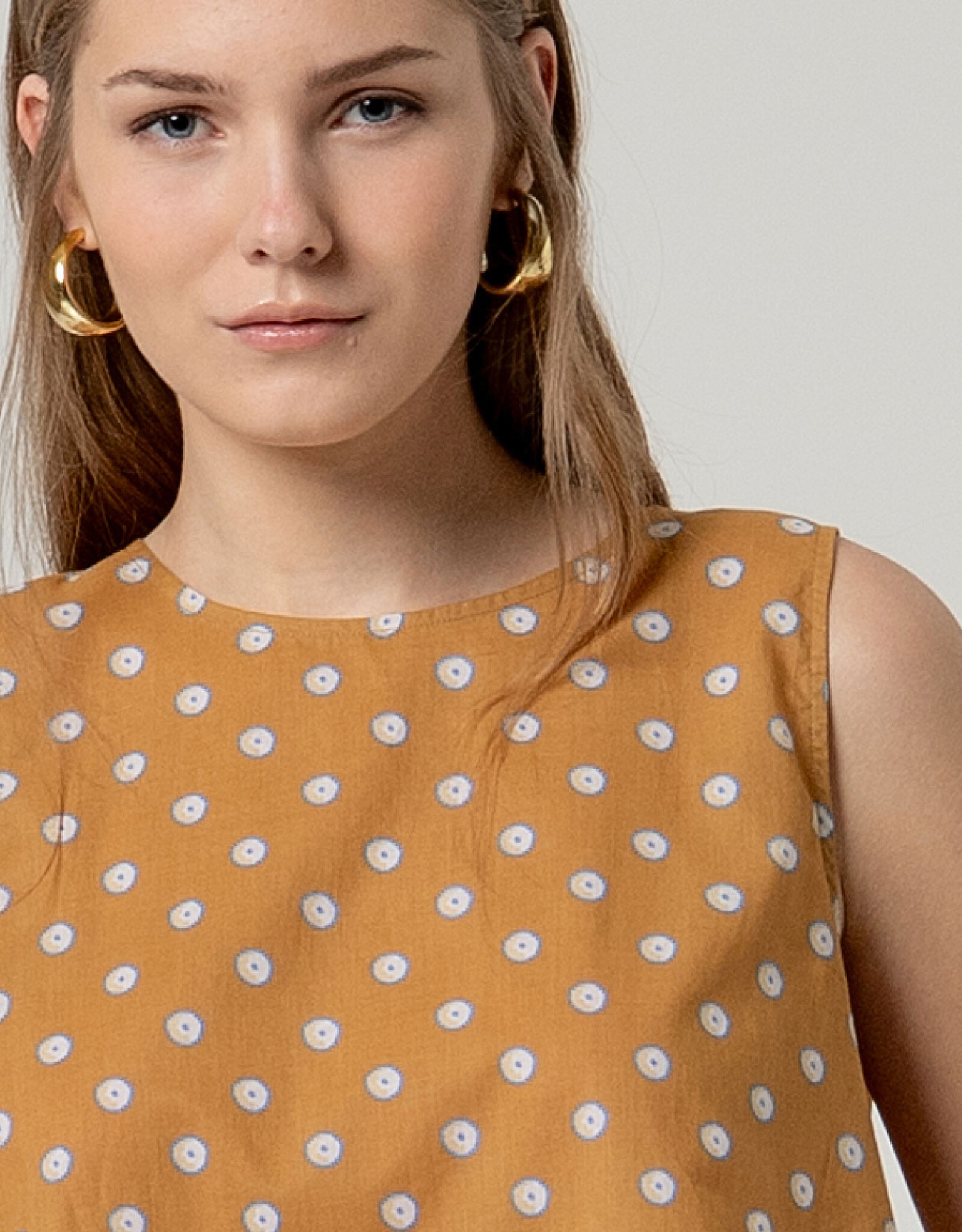 Surkana Surkana - 526MIKA023 Haut sans manches col rond SS26