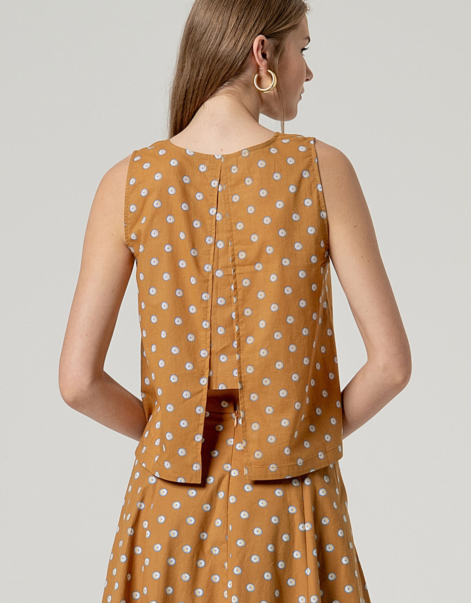 Surkana Surkana - 526MIKA023 Haut sans manches col rond SS26