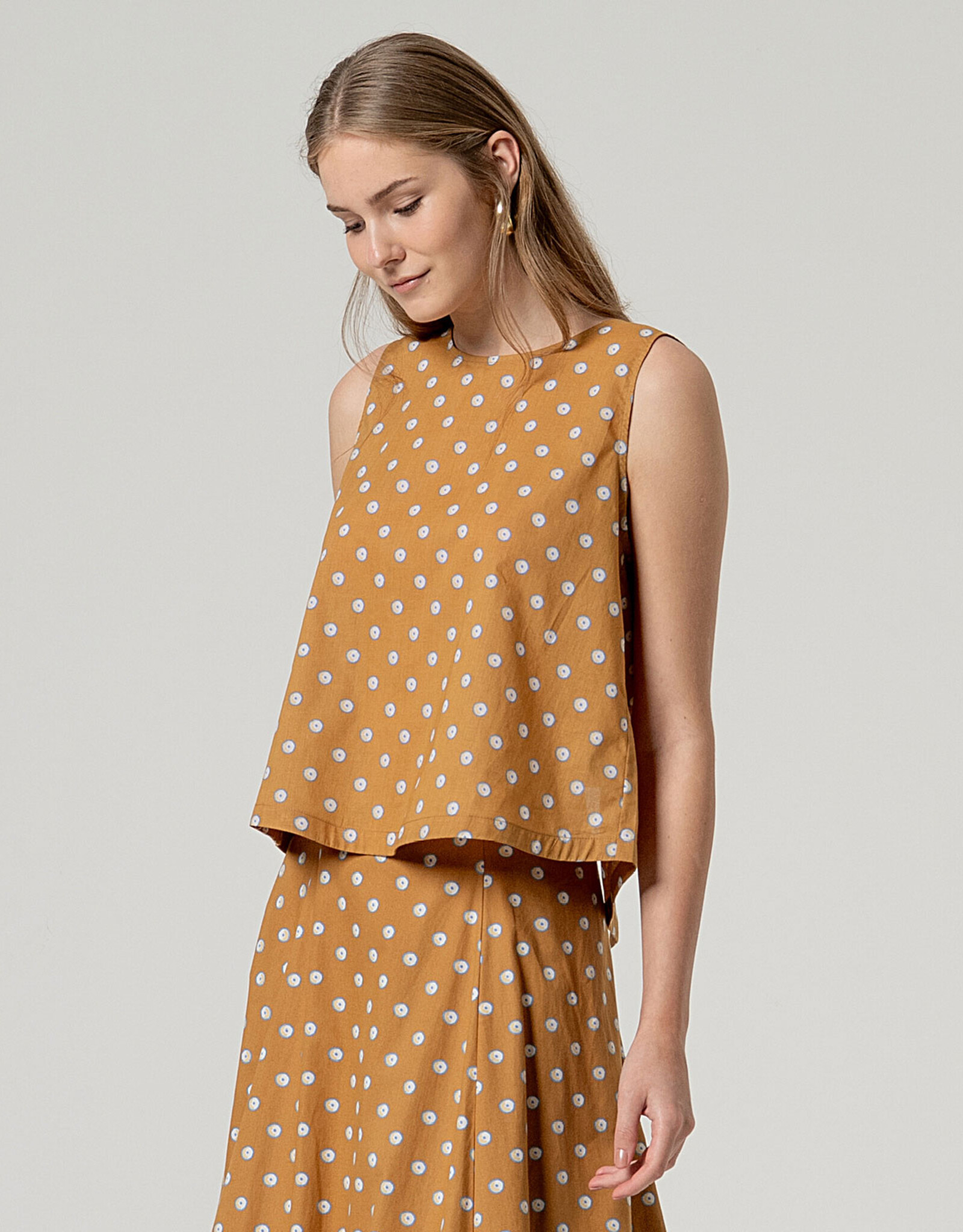 Surkana Surkana - 526MIKA023 Sleeveless Round Neck Top SS26