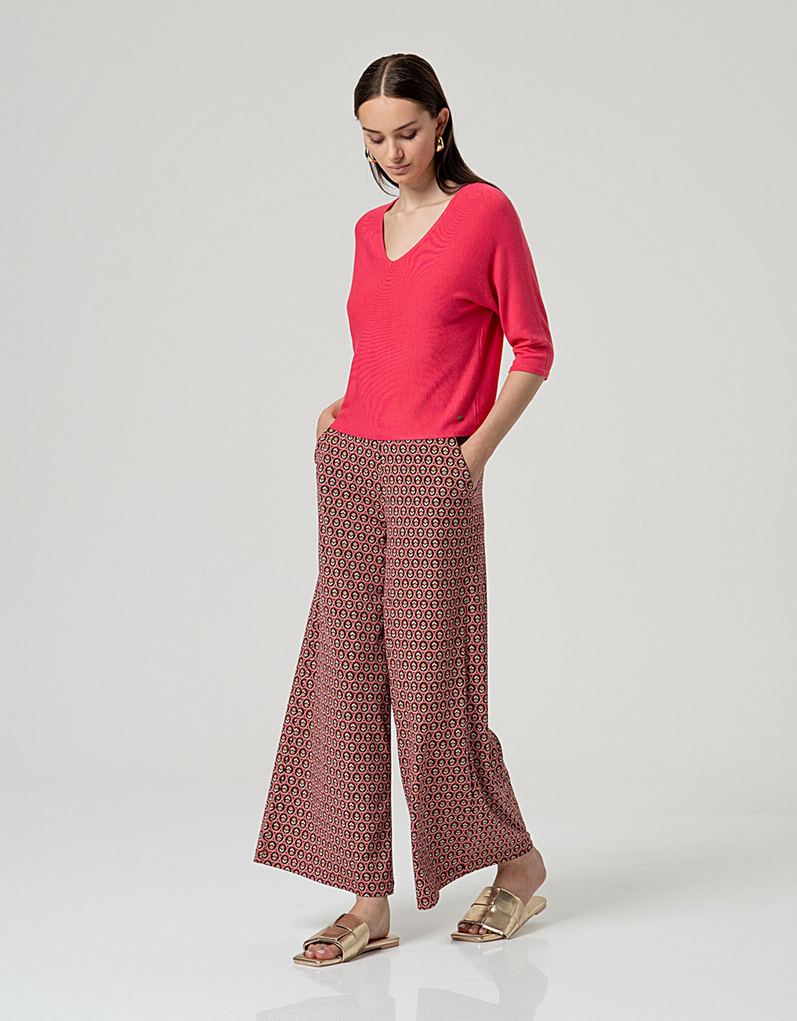 Surkana Surkana - 516BASO236 Batwing V-Neck Sweater SS26