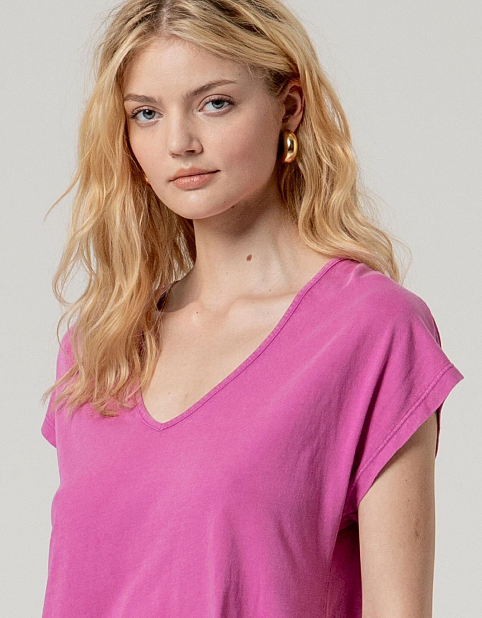 Surkana Surkana - 526NARA019 T-shirt col V SS26