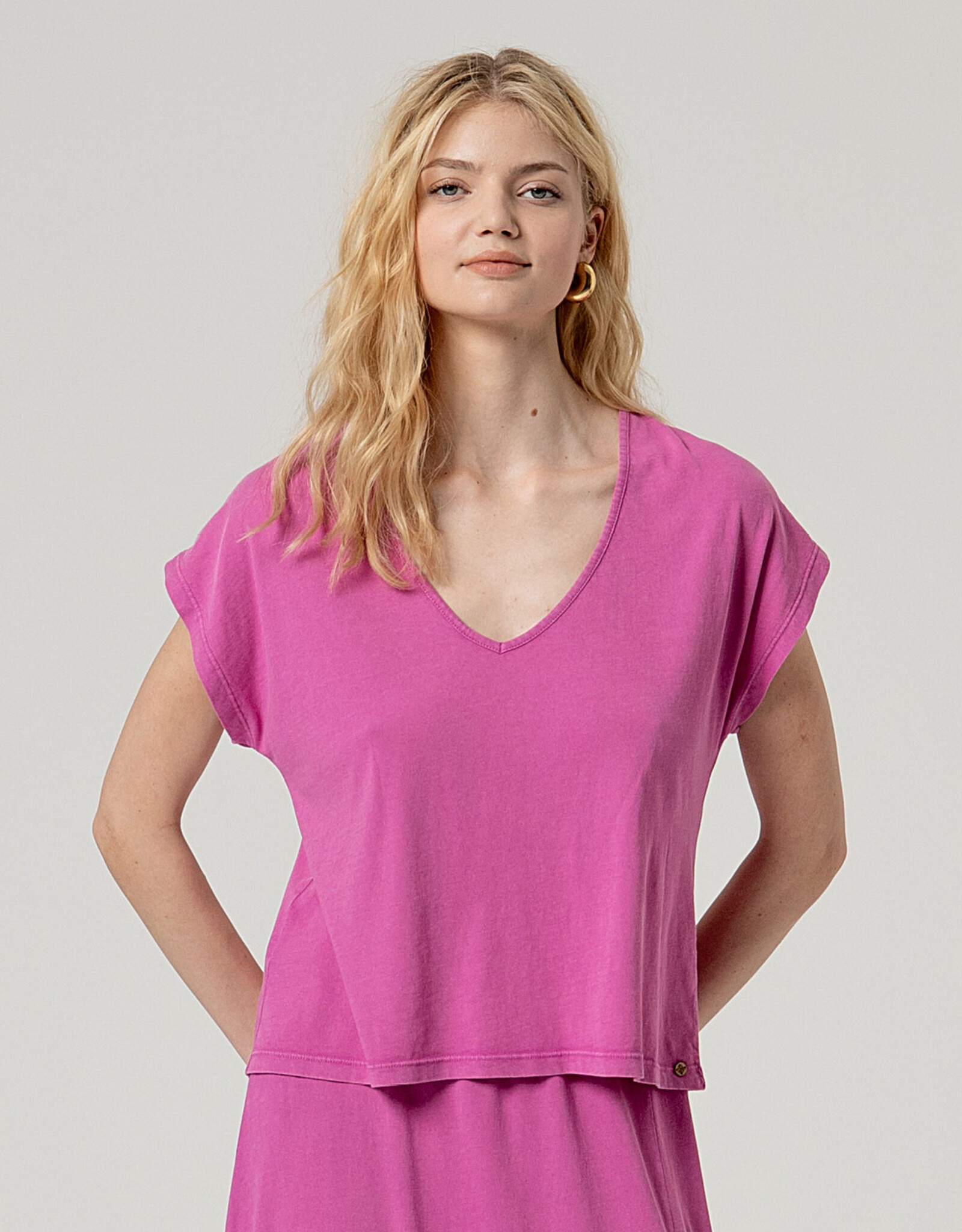 Surkana Surkana - 526NARA019 V-Neck Shirt SS26