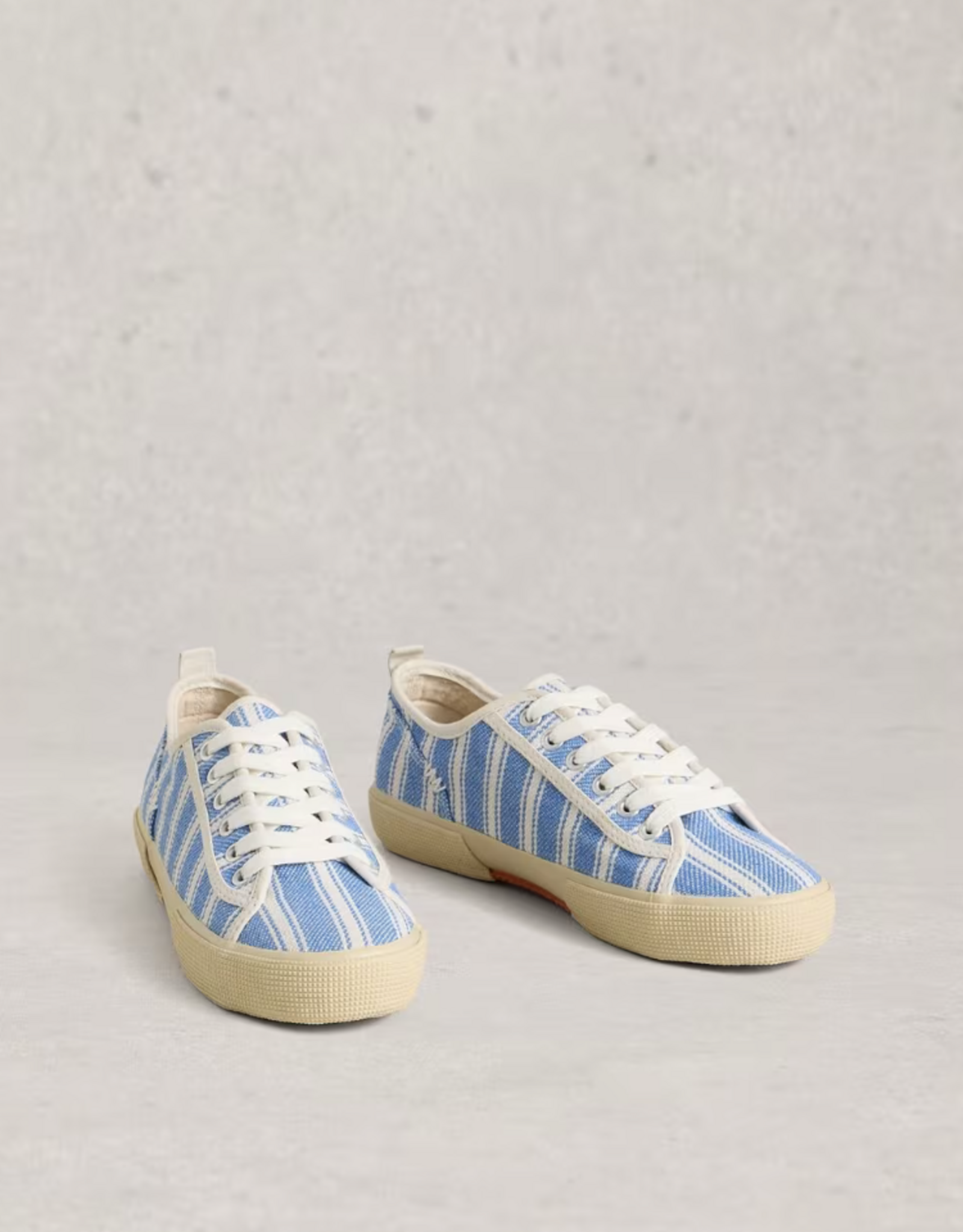 White Stuff White Stuff- 445069 Pippa canvas souliers (2 clrs) SS26