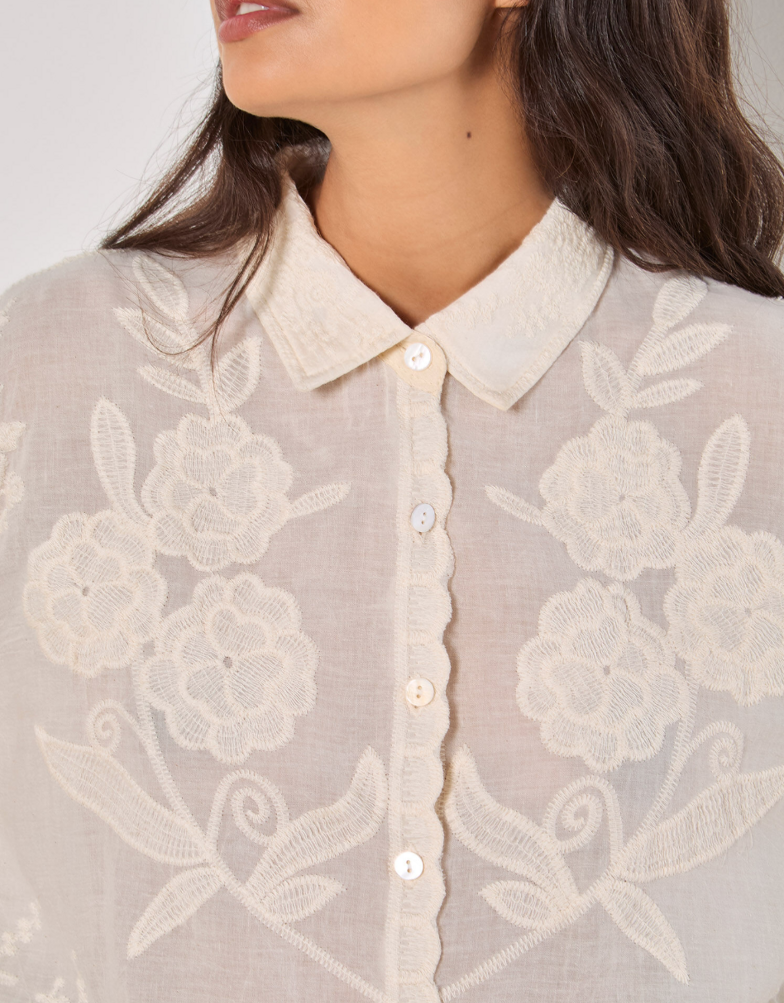 Apricot Apricot - Embroidered Cotton Scallop Shirt SS26