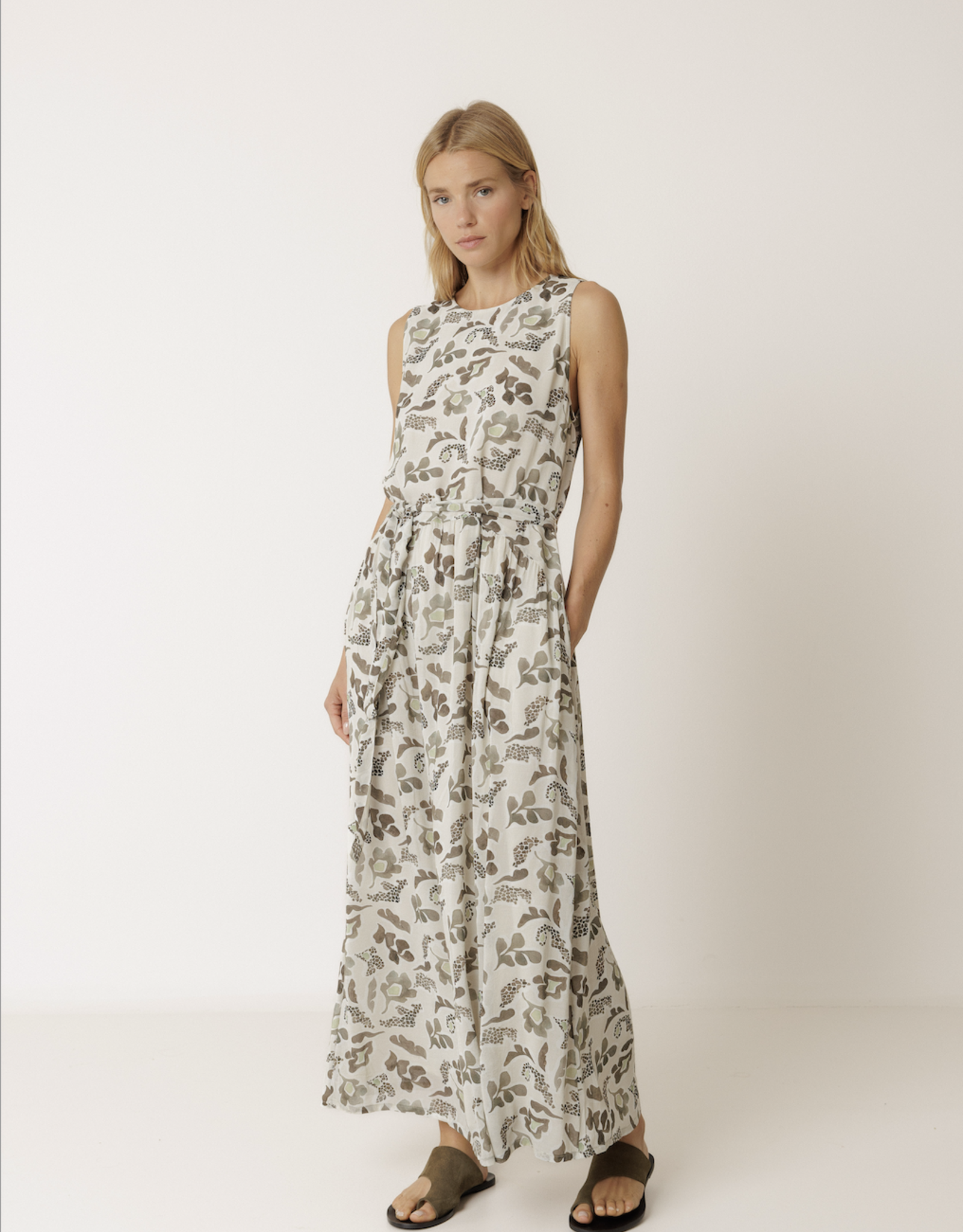 Indi & Cold Indi & Cold - VV26AD115 Maxi Flower Dress SS26
