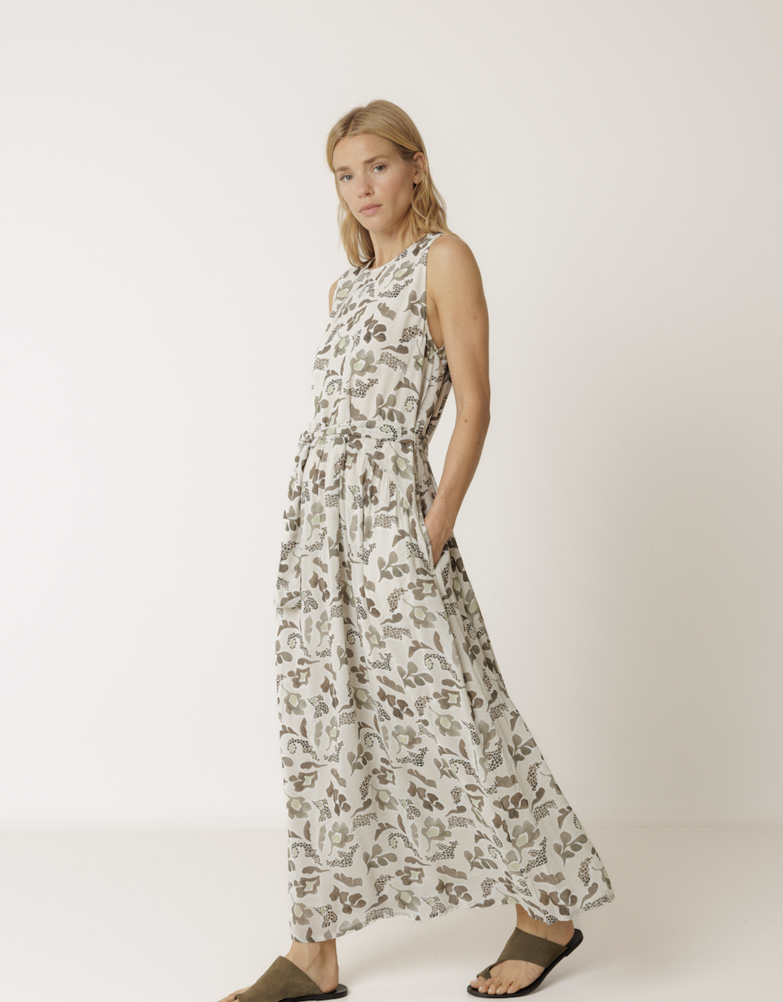 Indi & Cold Indi & Cold - VV26AD115 Maxi Flower Robe SS26