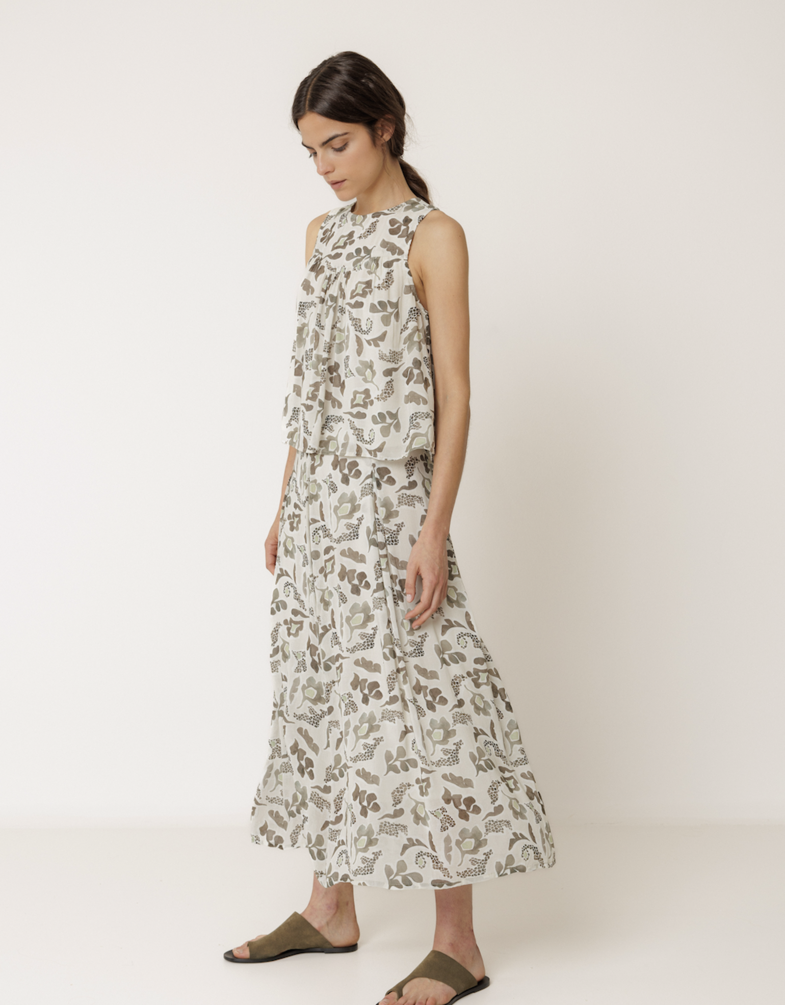 Indi & Cold Indi & Cold - VV26AD117 Haut sans manches fleuri SS26