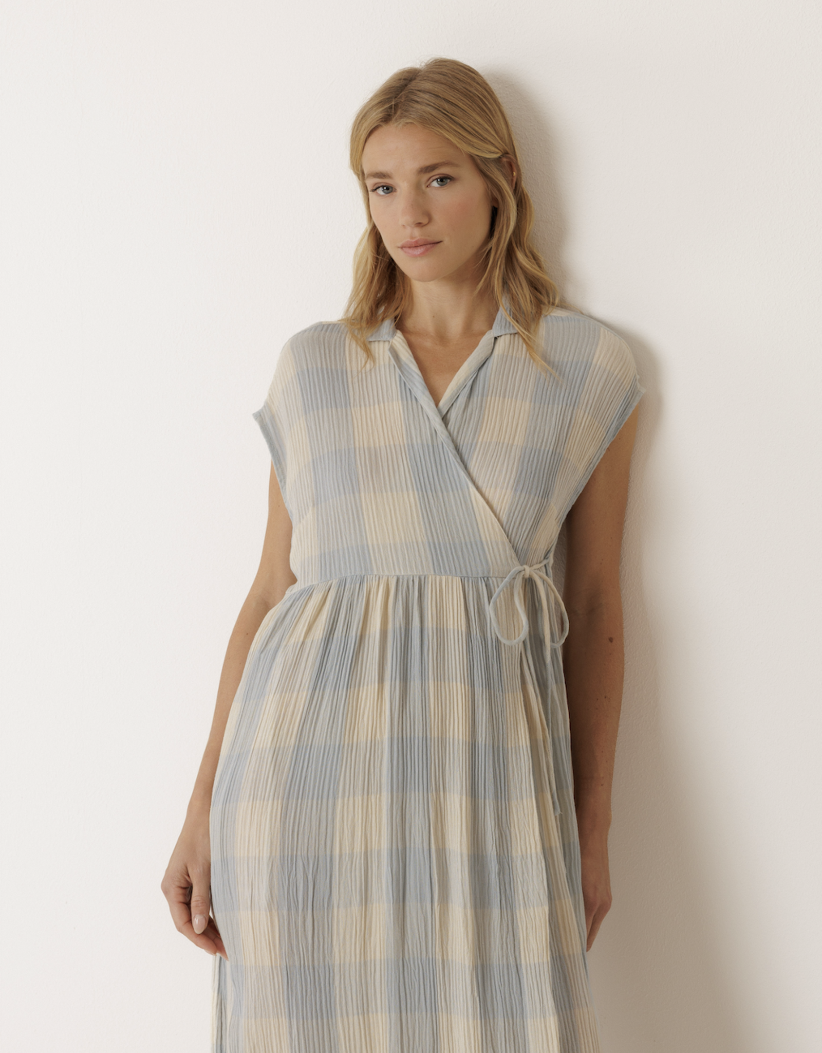 Indi & Cold Indi & Cold - VV26KI150 Crossover Gingham Robe SS26