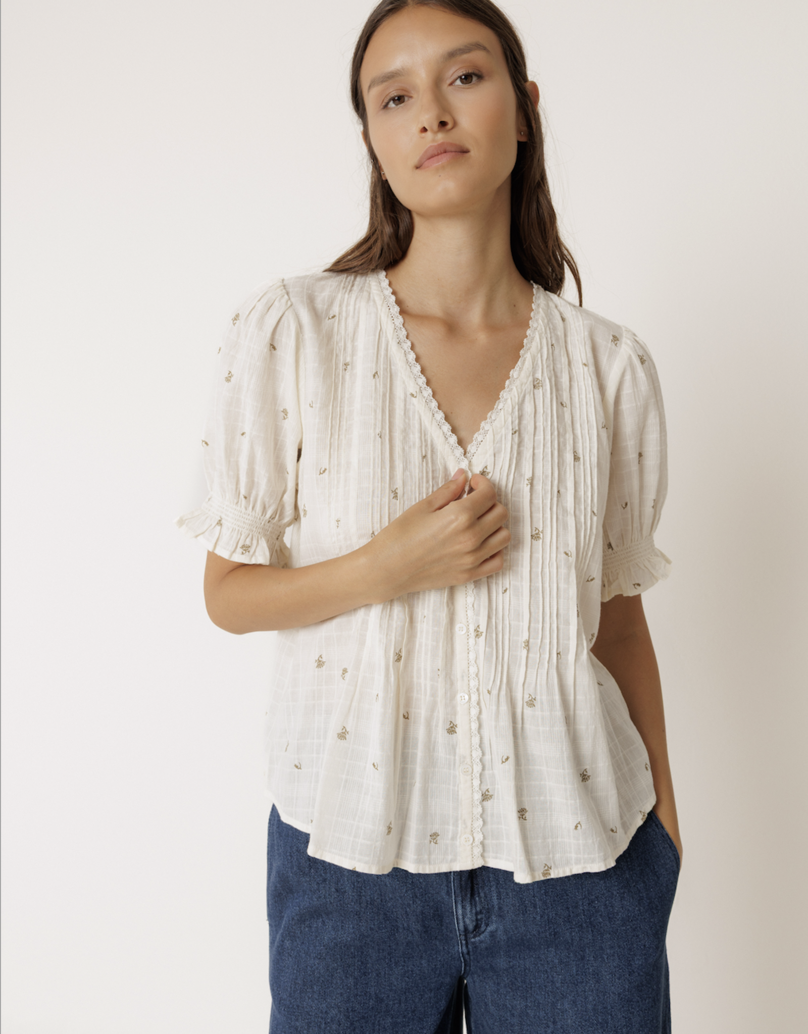 Indi & Cold Indi & Cold - VV26MC125 Short-Sleeved Elastic blouse SS26