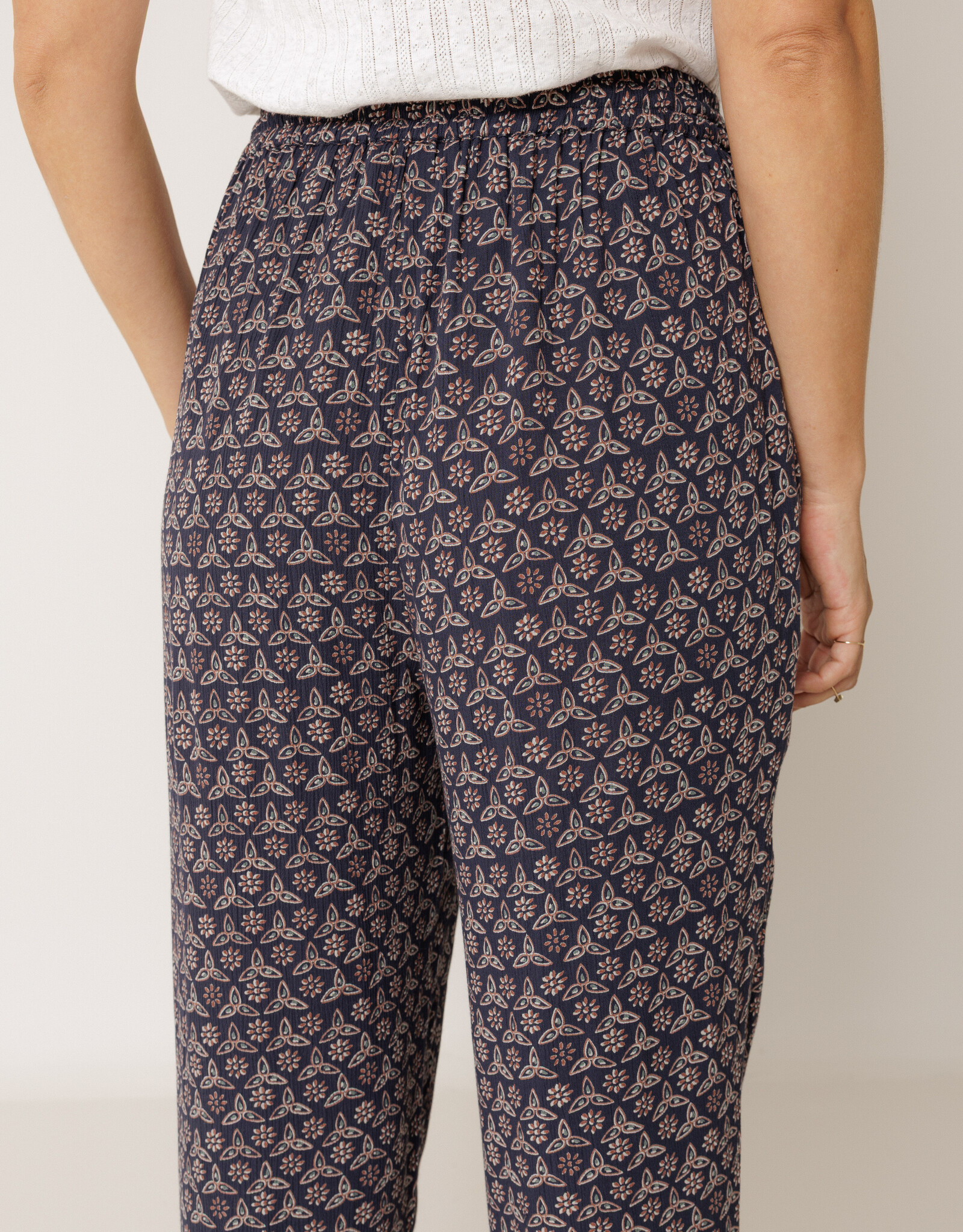 Indi & Cold Indi & Cold - VV26MI143 Flowy Block-Print Pantalon SS26