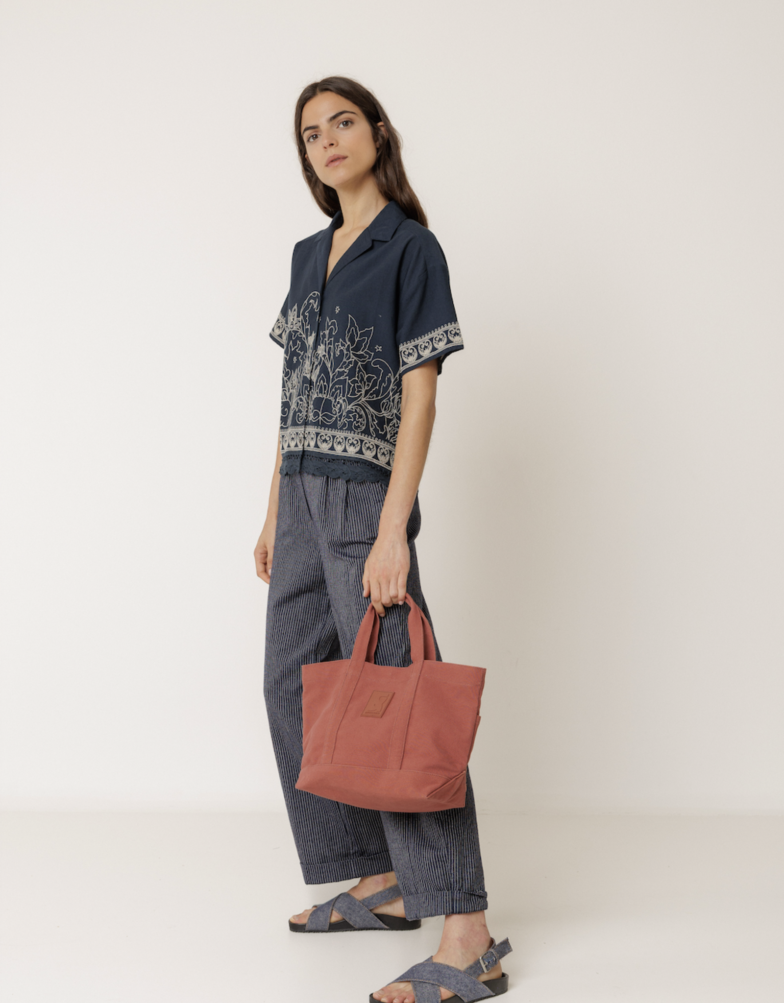 Indi & Cold Indi & Cold - VV26MI270 Pleated Pinstripe Trouser SS26