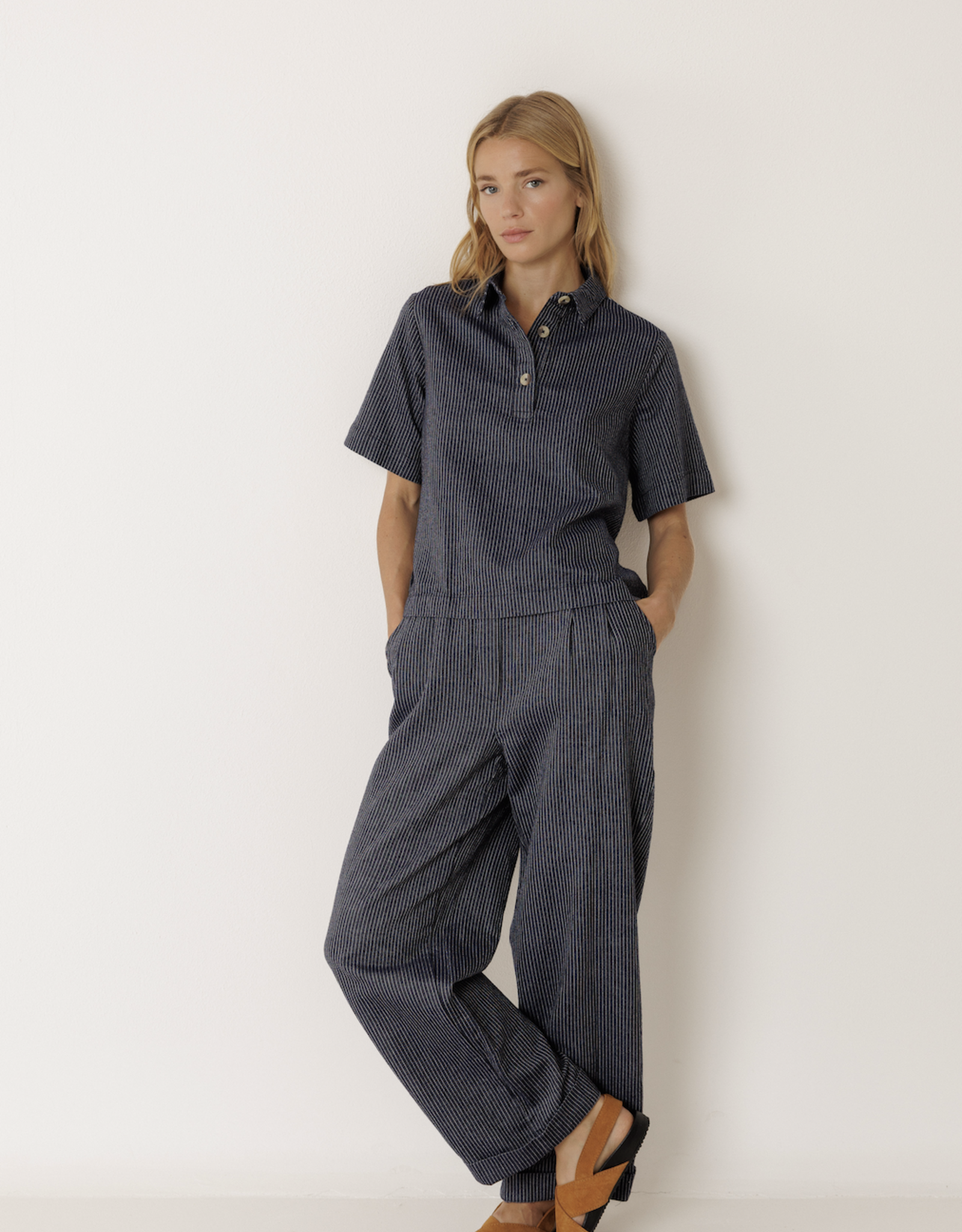 Indi & Cold Indi & Cold - VV26MI272 Striped Shirt with Tie SS26