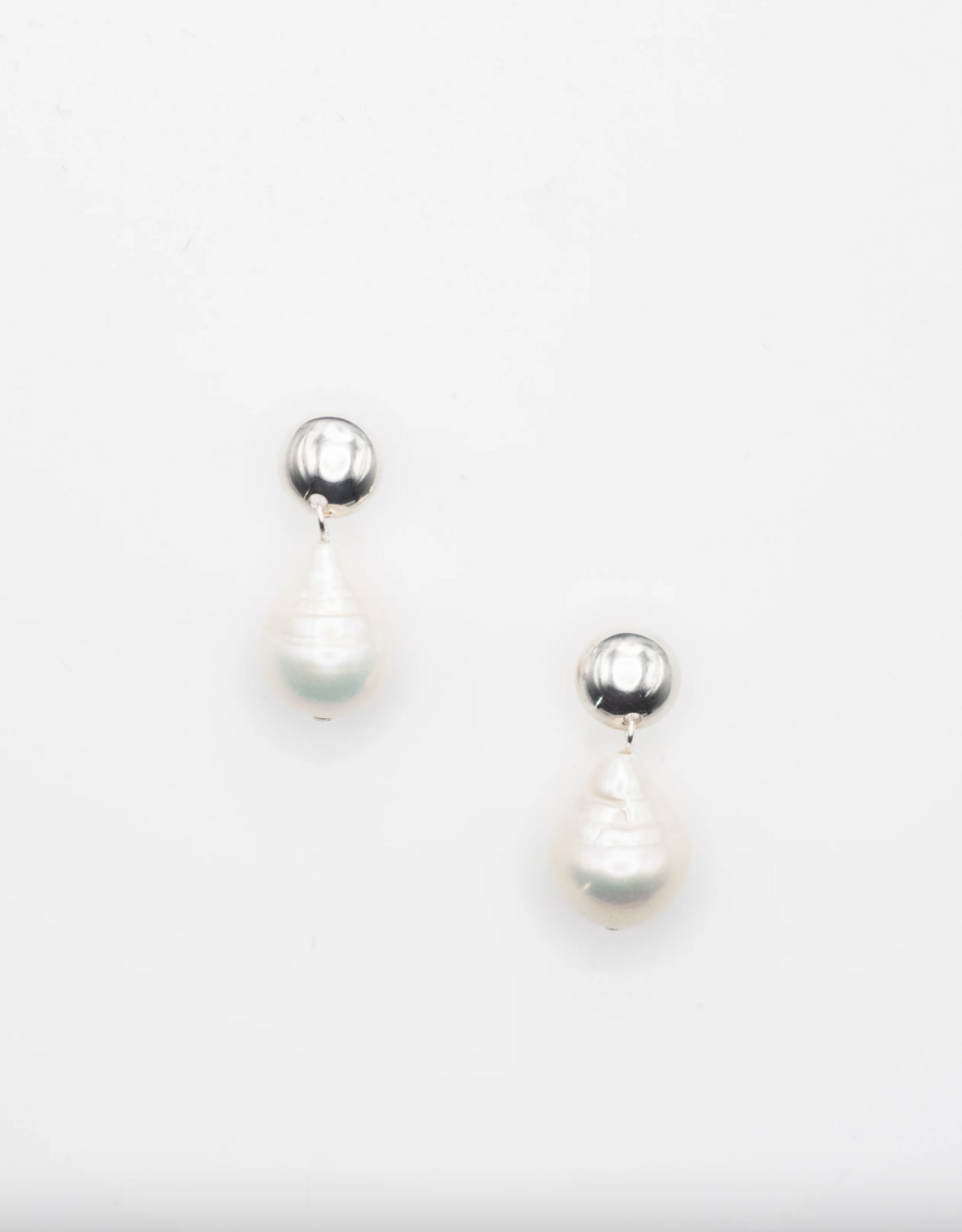 Flora Ciccarelli Flora Ciccarelli- 26p 105 Pearl earrings silver