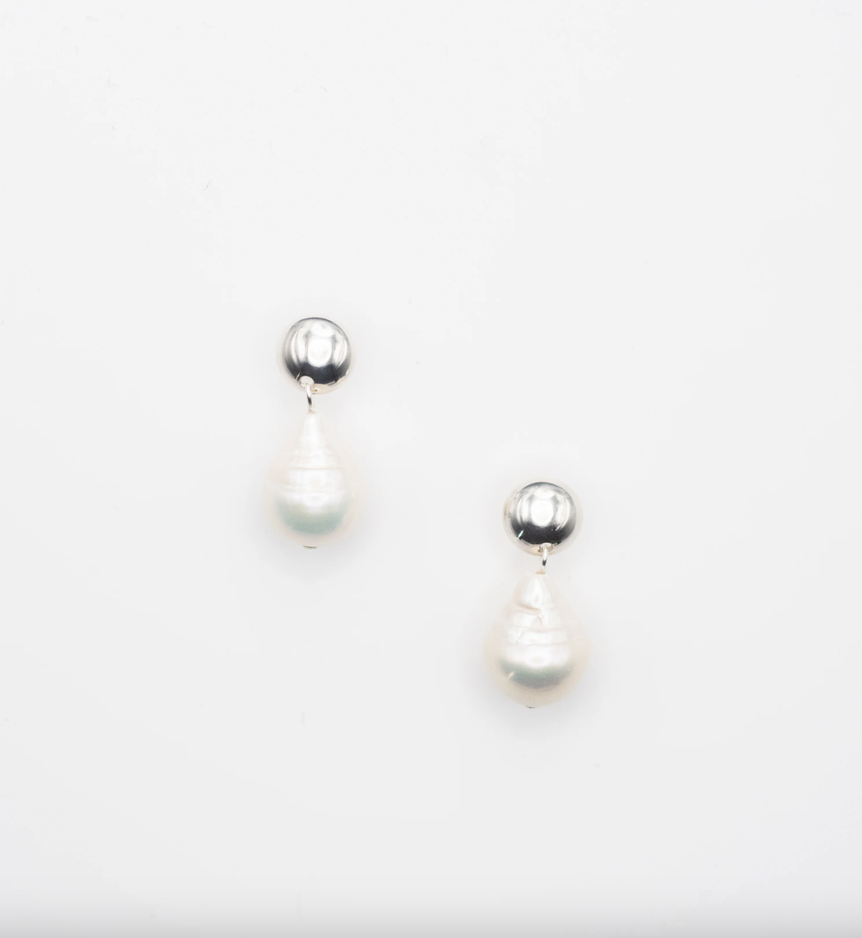 Flora Ciccarelli Flora Ciccarelli- 26p 105 Pearl earrings silver