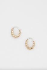 Flora Ciccarelli Flora Ciccarelli- 26p 104  gold earrings