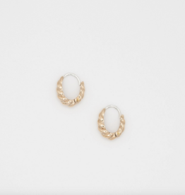 Flora Ciccarelli Flora Ciccarelli- 26p 104  gold earrings