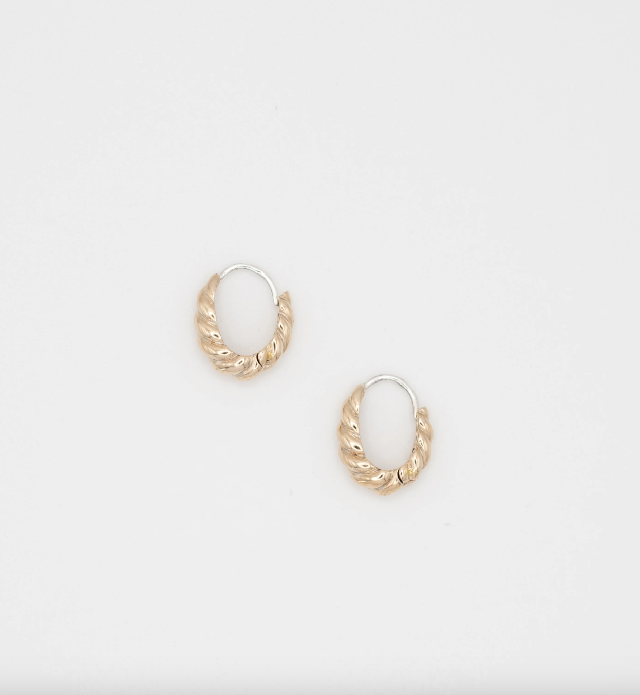 Flora Ciccarelli Flora Ciccarelli- 26p 104  gold earrings