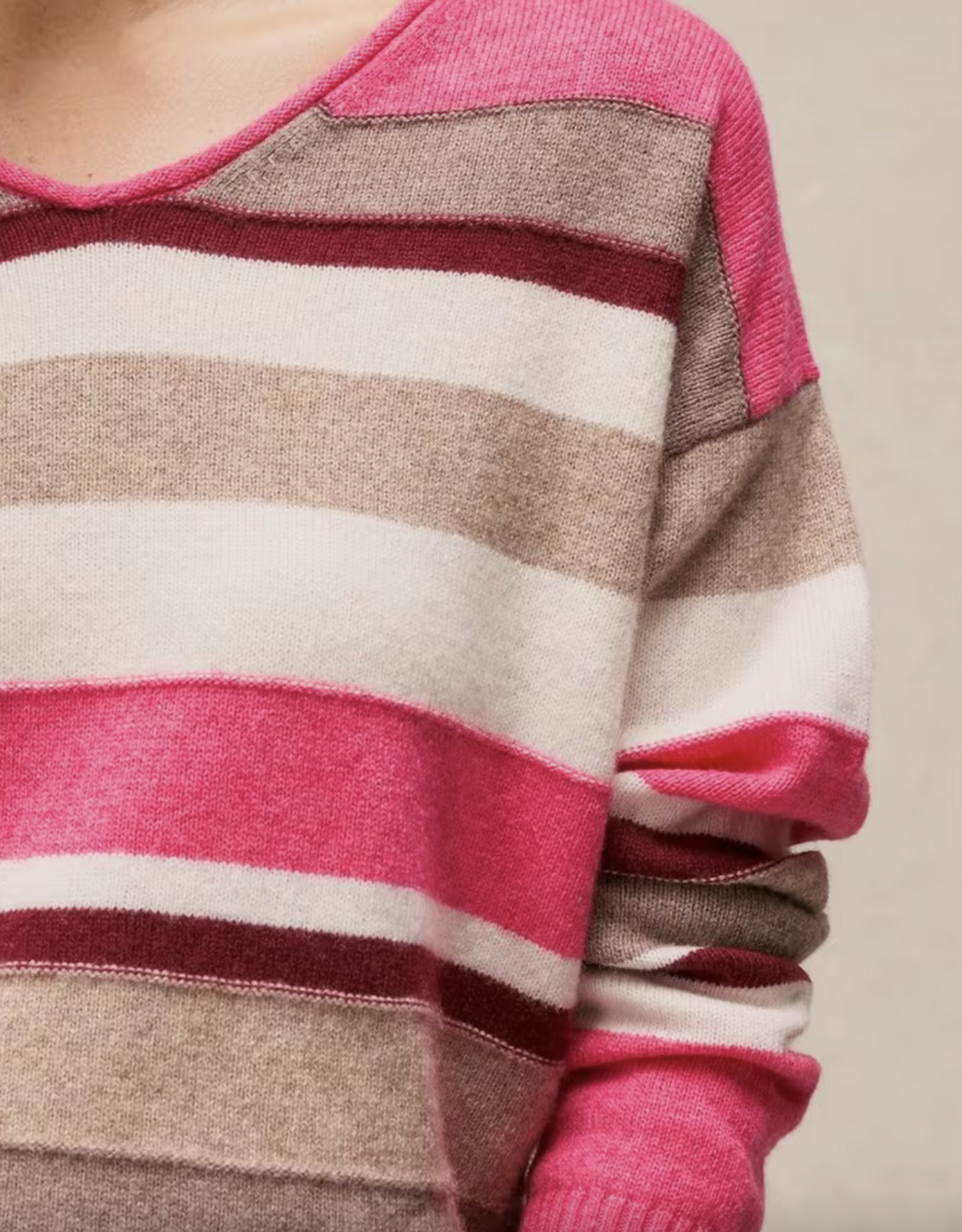White Stuff White Stuff- 446733 Sansa v-neck sweater FW26