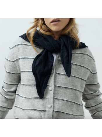 Yaya Yaya- Knitted triangle scarf 03510021