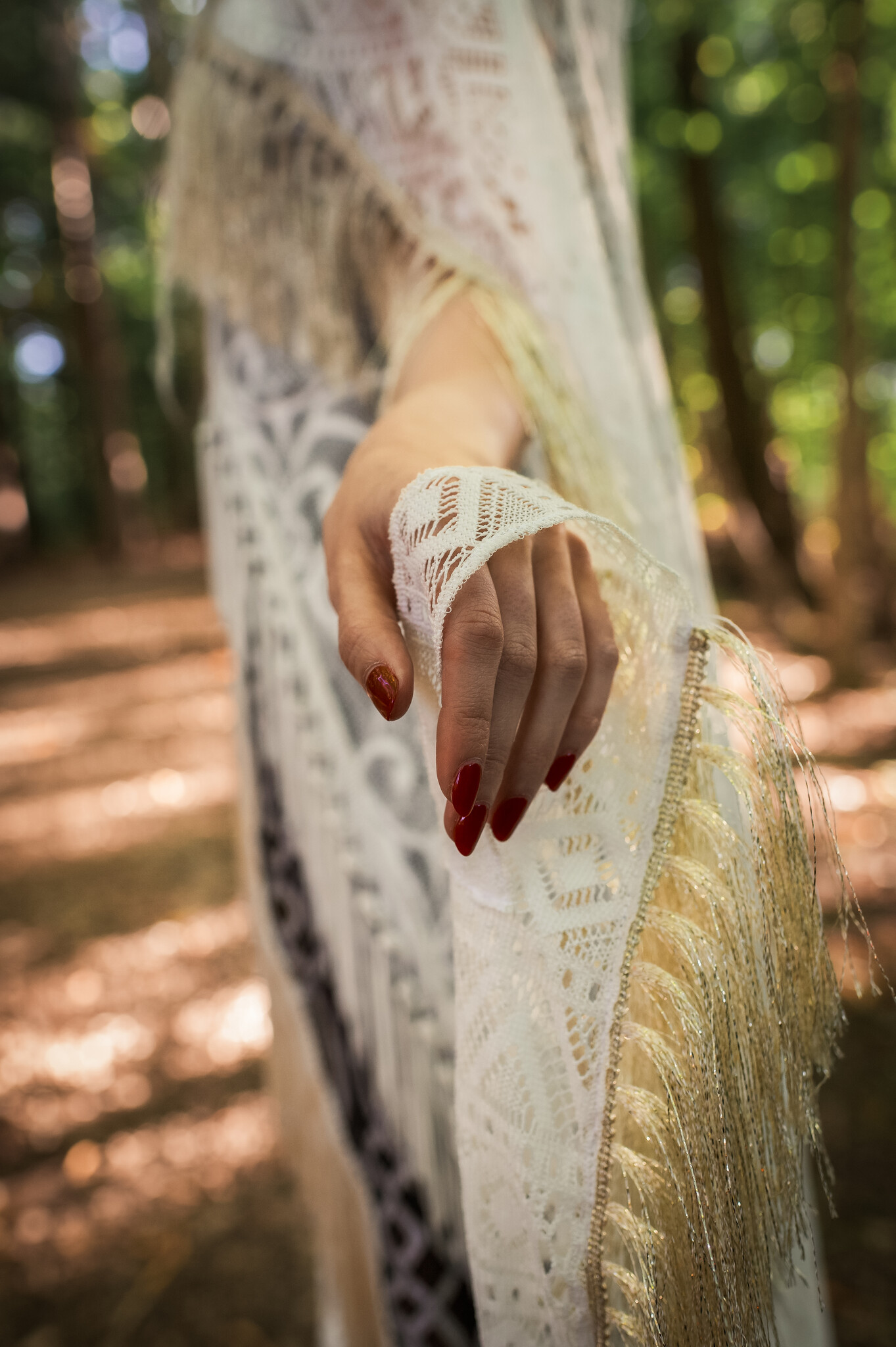 Art Deco Lace Cape: White Fringe