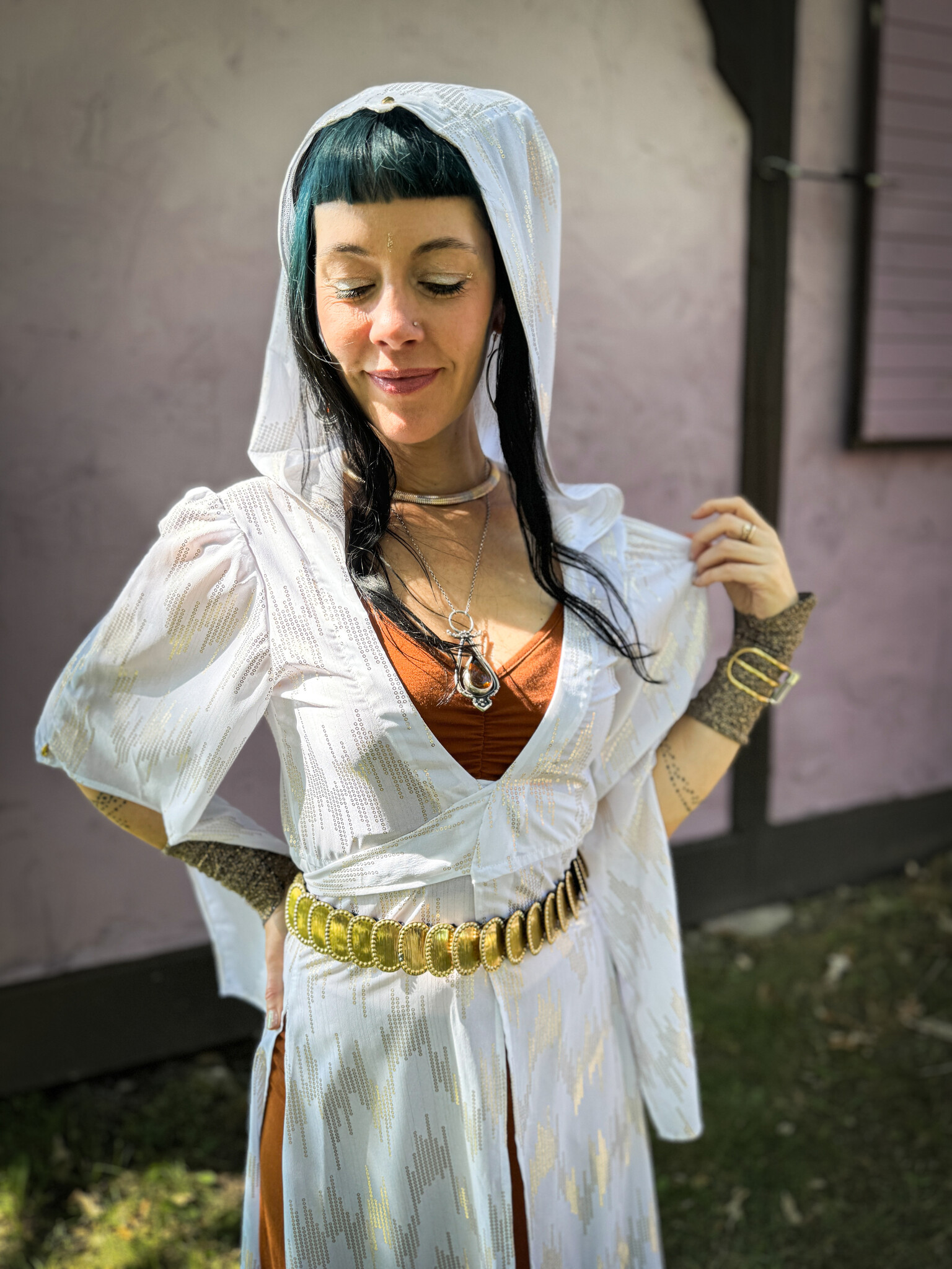 Nomad Cloak : White/Gold Sequin